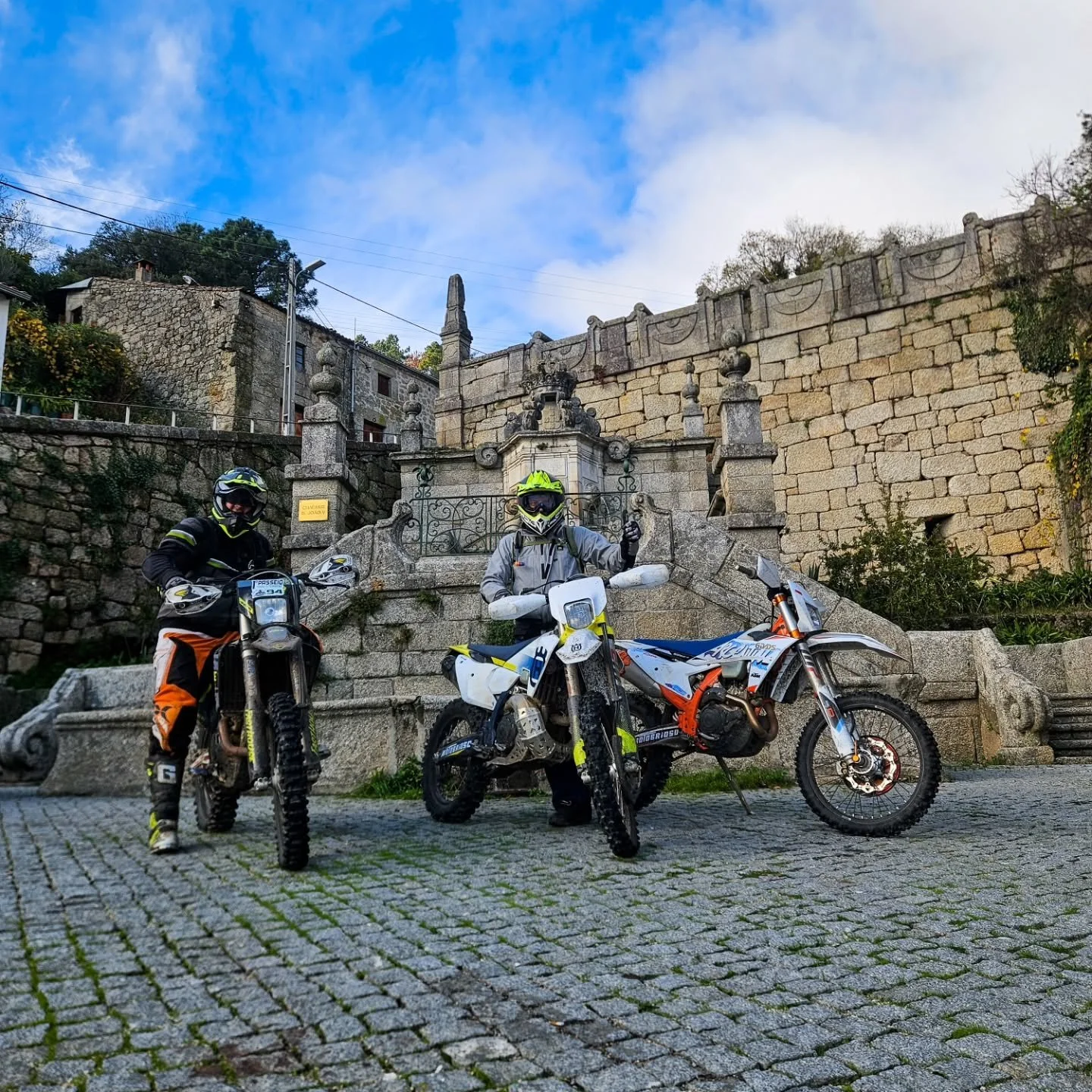 Some pics from a recent tour with @morten7741 and @jondavidstorey we had exclusive access to a digital arts center, in this amazing building on a old Roman road. Fully customised tours to suit all riders contact me at Www.estrelaenduro.com or dm me h