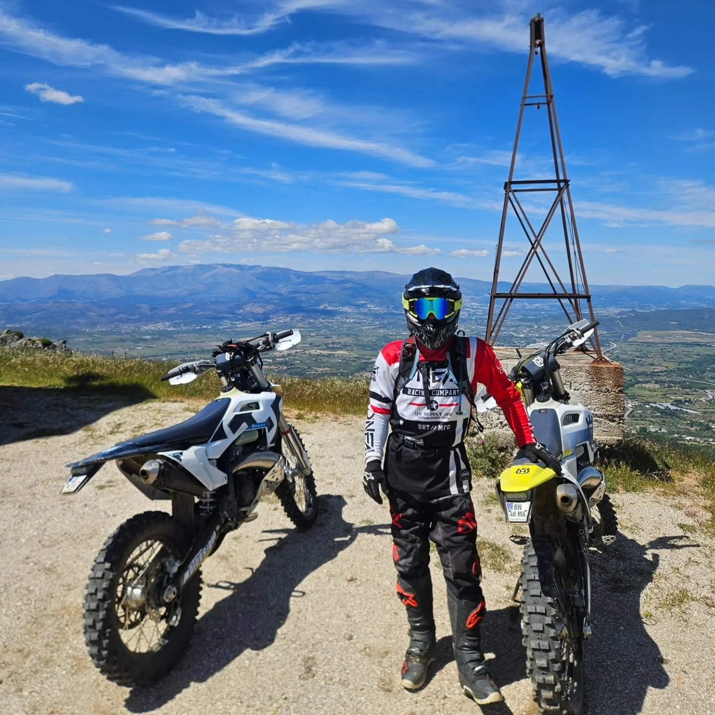 This photo says it all. 📸⛰️

Erik arrived as a beginner, unsure of what he could achieve on the trails. With some coaching, determination, and plenty of effort, he was soon riding terrain he never imagined he'd be able to tackle.

Seeing that confid