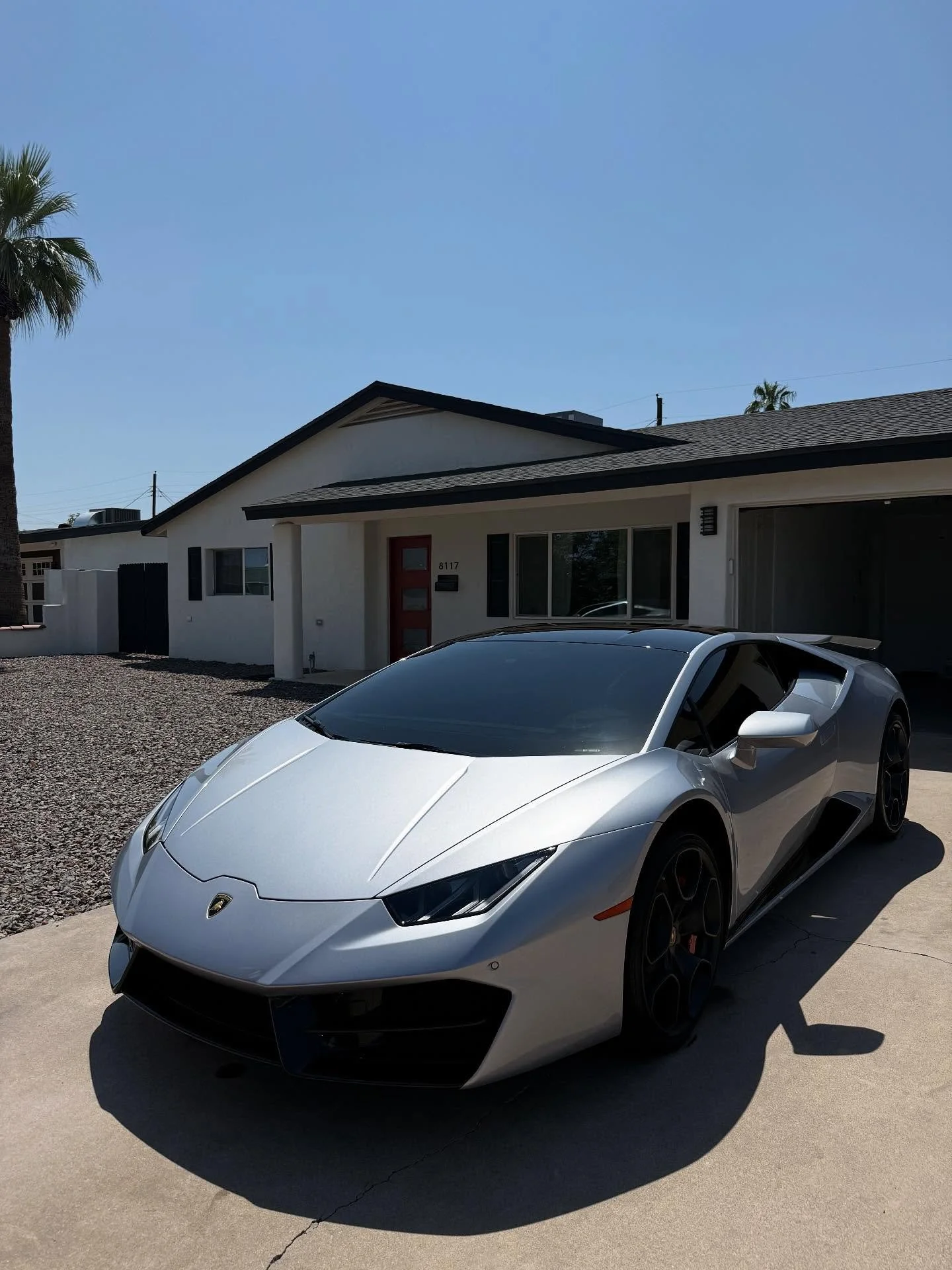 Precision, depth, and pure reflection &mdash; that&rsquo;s how a Lamborghini should look. Maintenance detail done right.