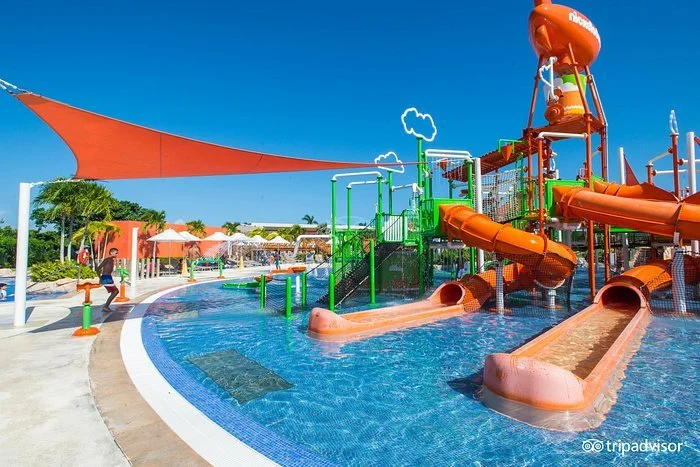 water-park--v18271468.jpg