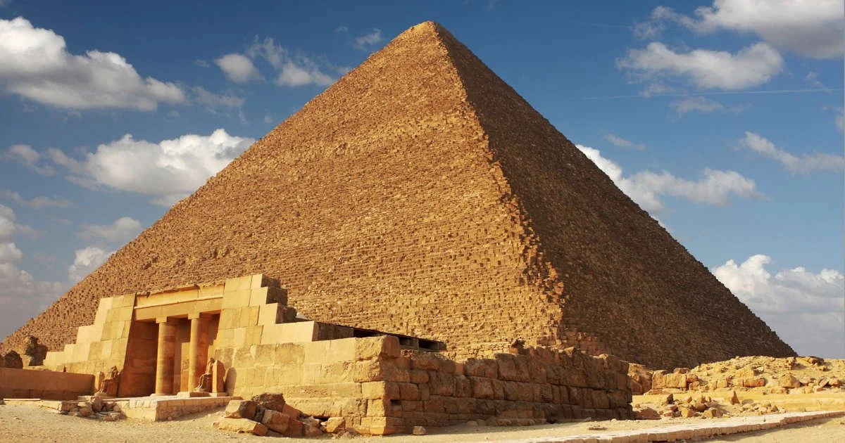 piramide-de-keops-en-la-llanura-de-guiza-el-cairo_ce9b708c_240902145637_1200x630.jpg