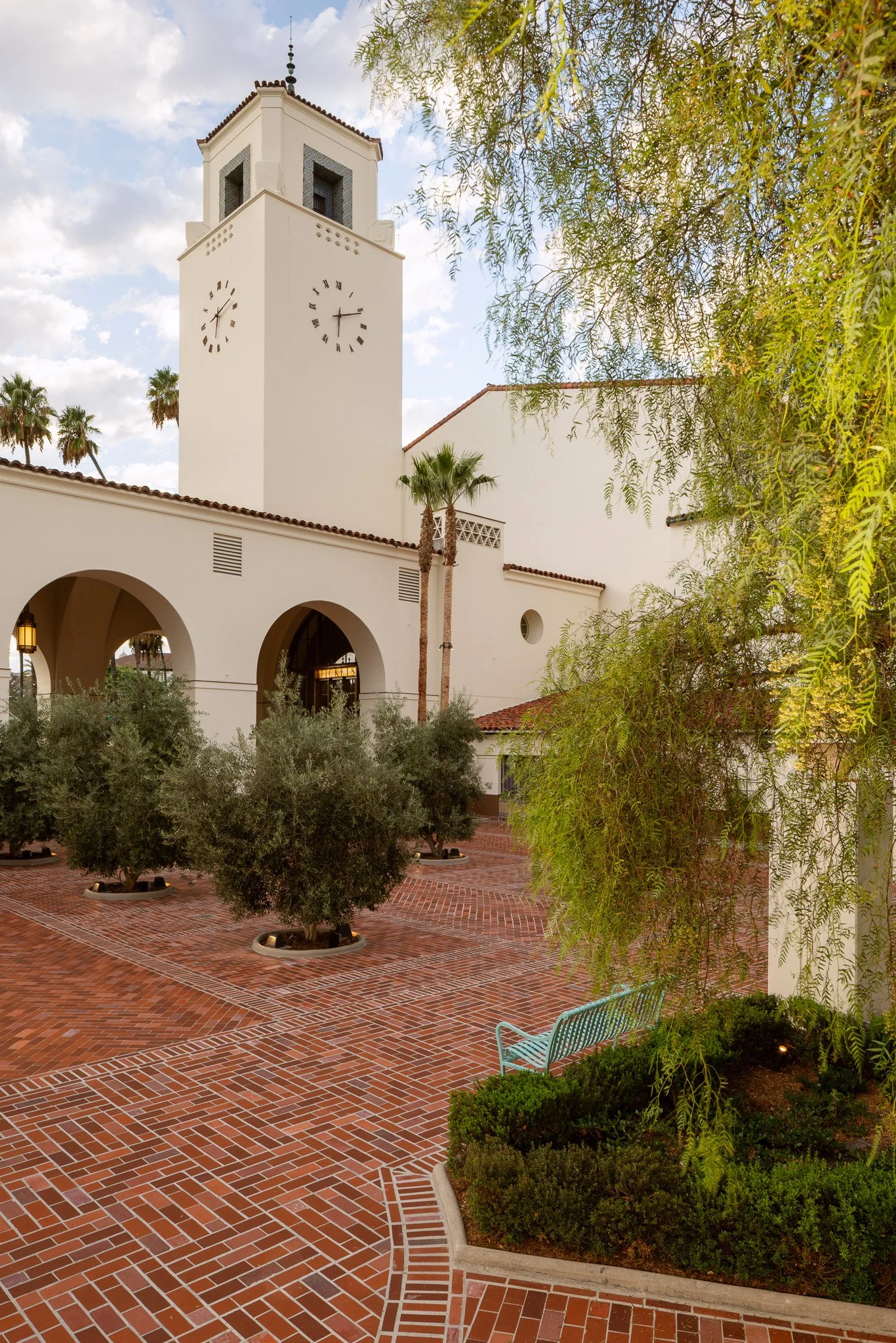 LAUS_South Patio_Exterior_Courtyard 2.jpg
