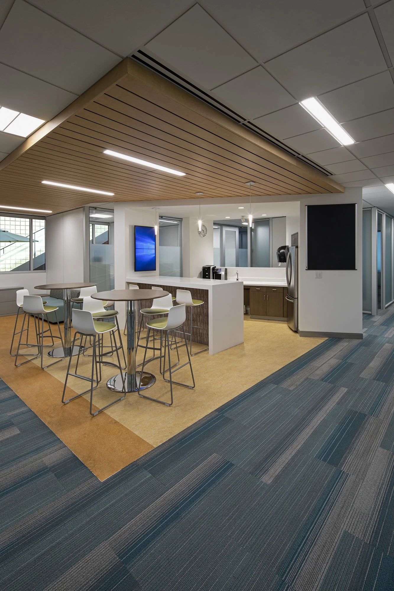 Kaiser Baldwin Park MOB_Interior_Lounge.jpg