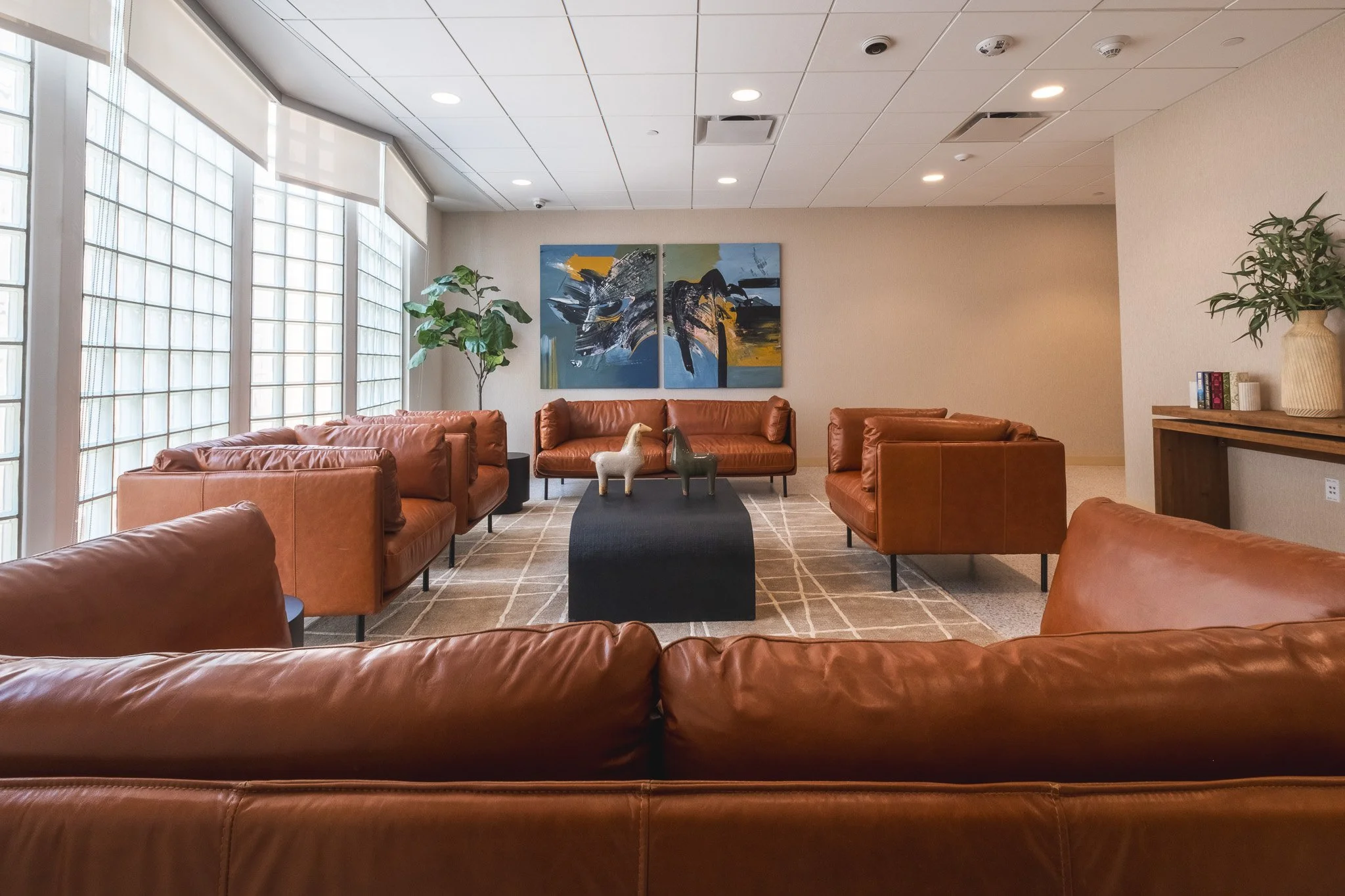 600 San Pedro_Interior_Seating Lounge Area 4.jpg