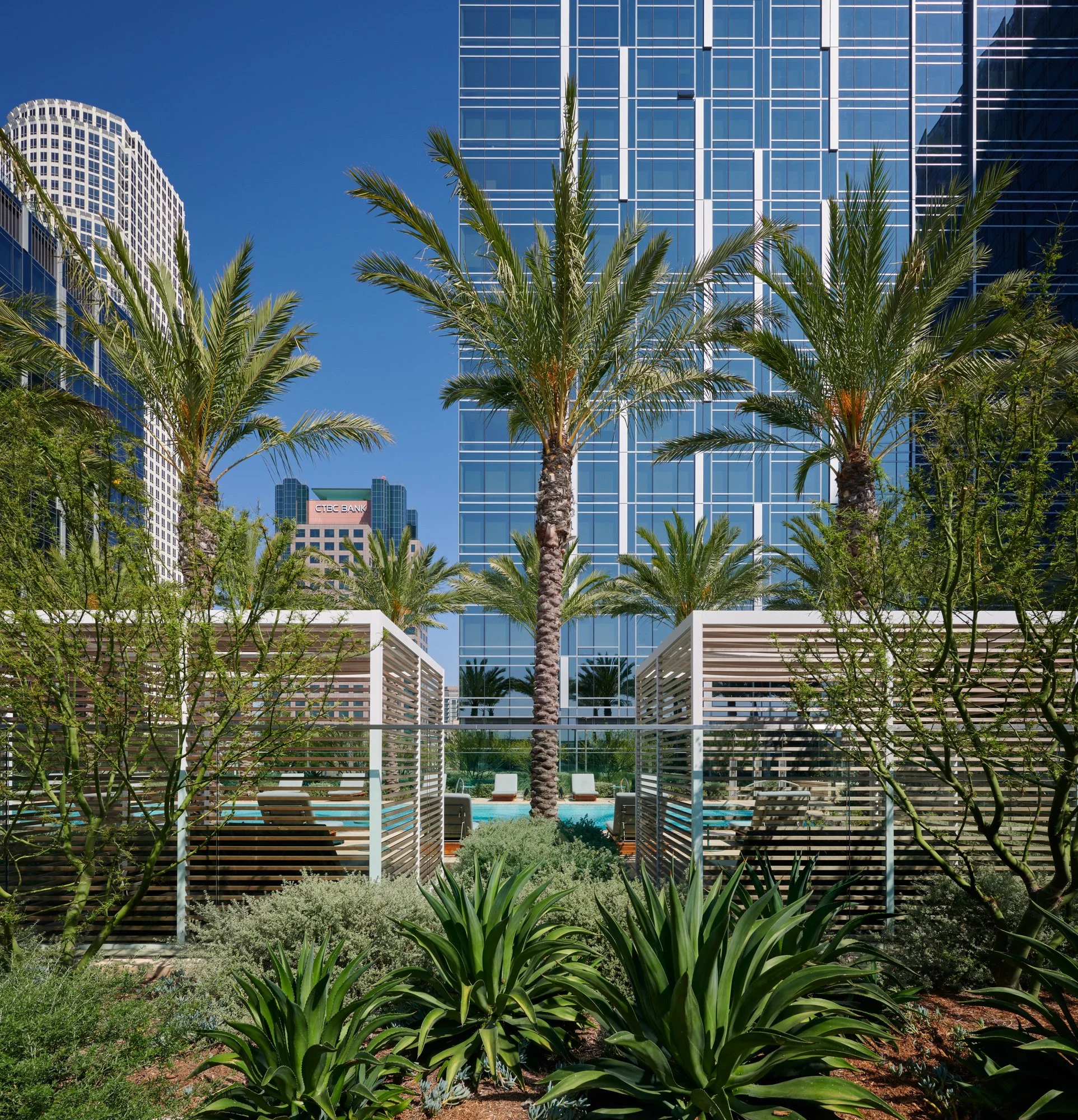 Metropolis_Exterior_Pool 2.jpg