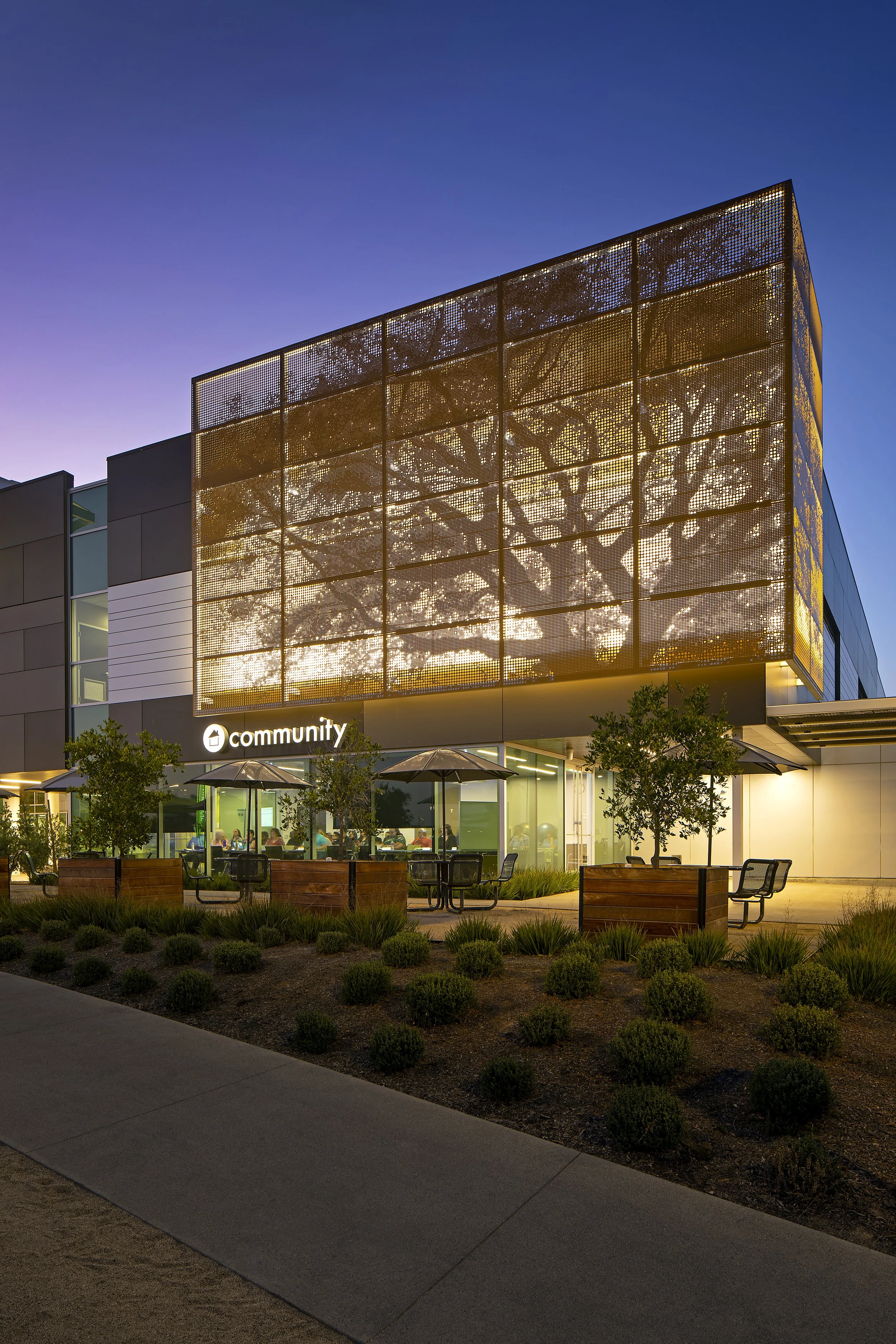 Kaiser Murrieta MOB_Exterior_Community Evening.jpg