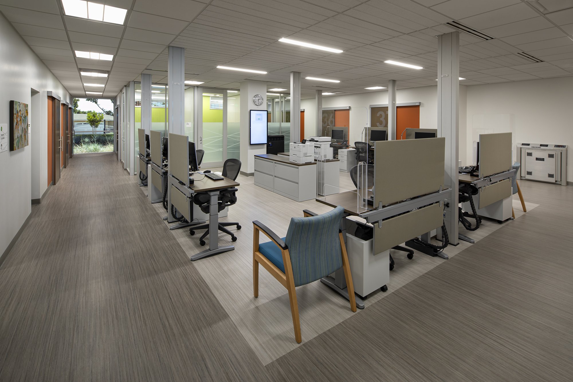 Kaiser Baldwin Park MOB_Interior_Desks.jpg