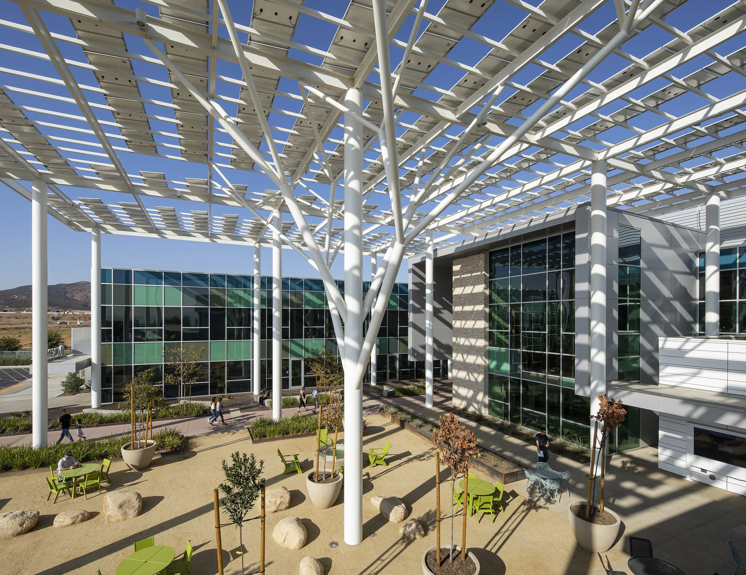 Kaiser Murrieta MOB_Exterior_Seating Area 1.jpg