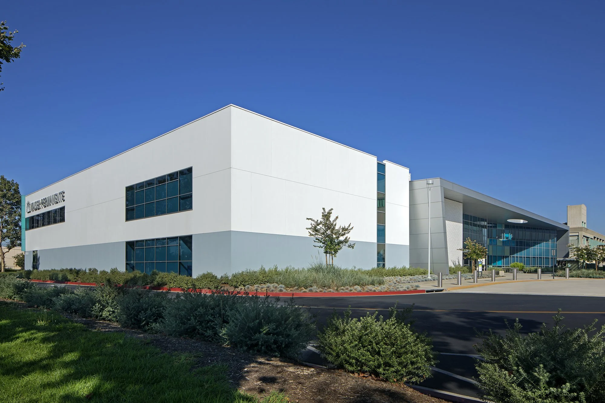 Kaiser Baldwin Park MOB_Exterior_Front 4.jpg