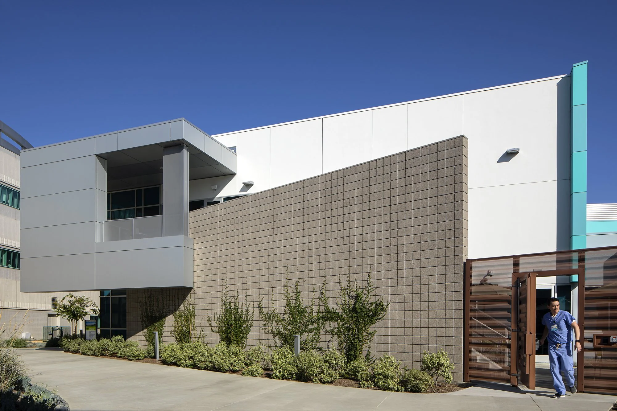 Kaiser Baldwin Park MOB_Exterior_Building Side 1.jpg