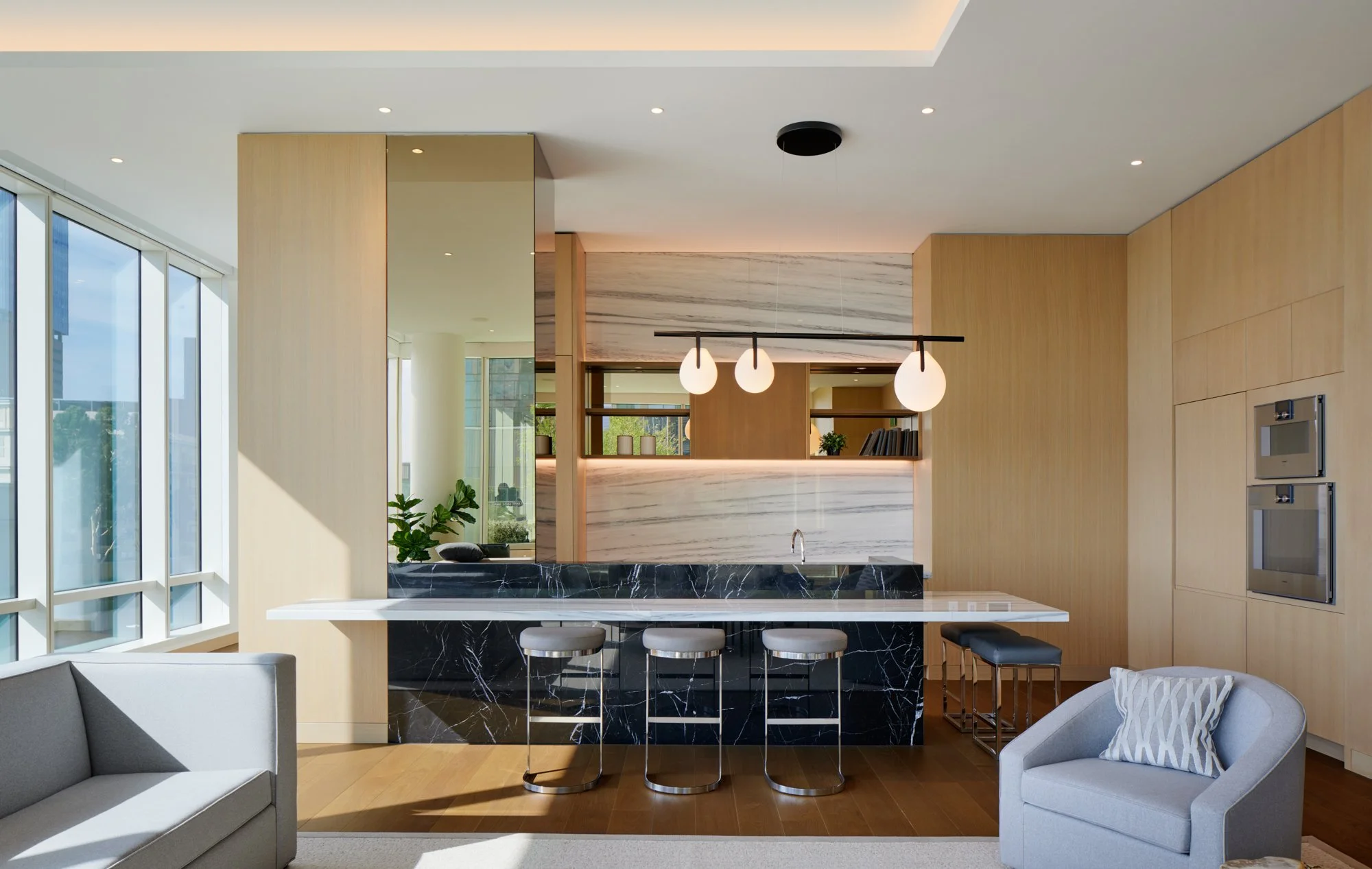 Metropolis_Interior_Bar 2.jpg