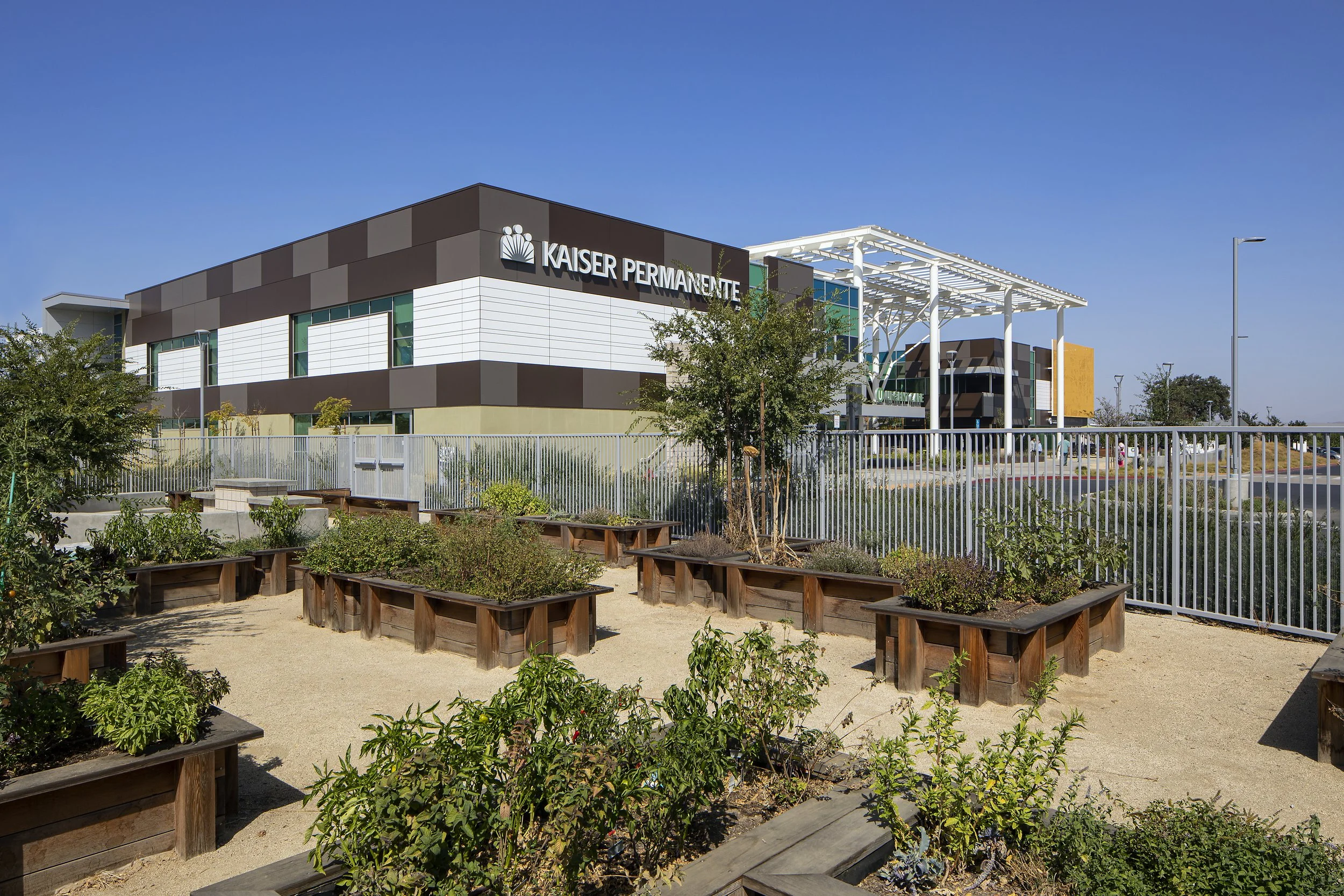 Kaiser Murrieta MOB_Exterior_Garden.jpg