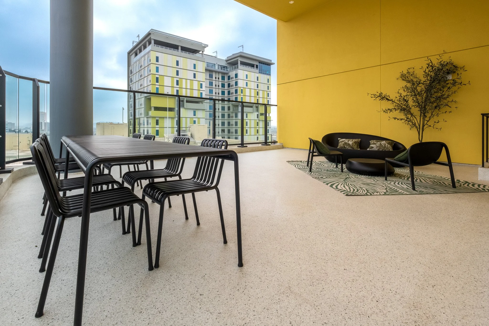 600 San Pedro_Exterior_Outdoor Lounge 4.jpg