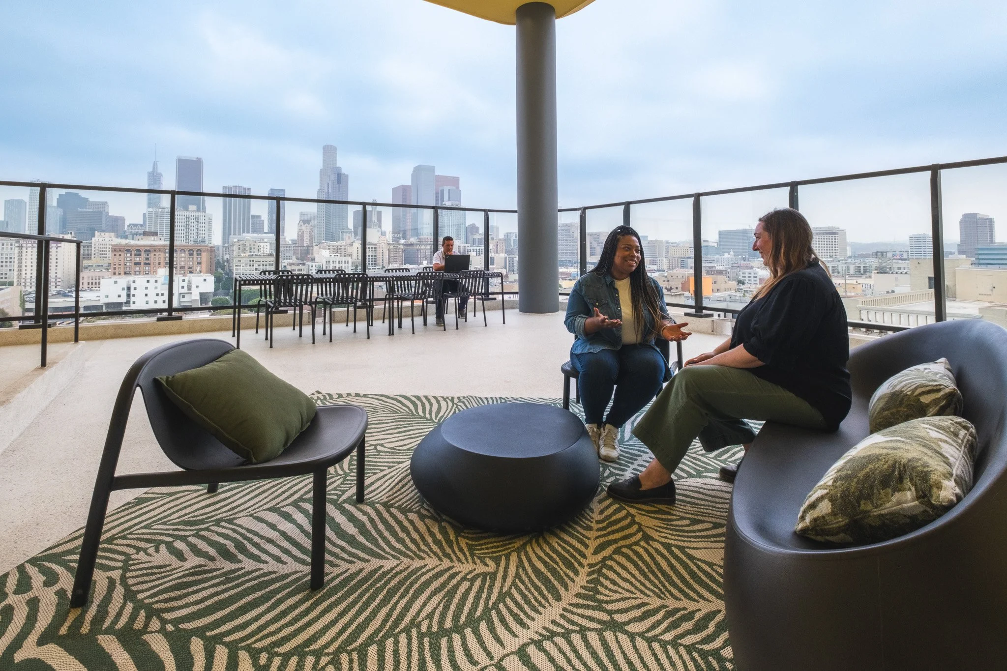 600 San Pedro_Exterior_Outdoor Lounge 1.jpg