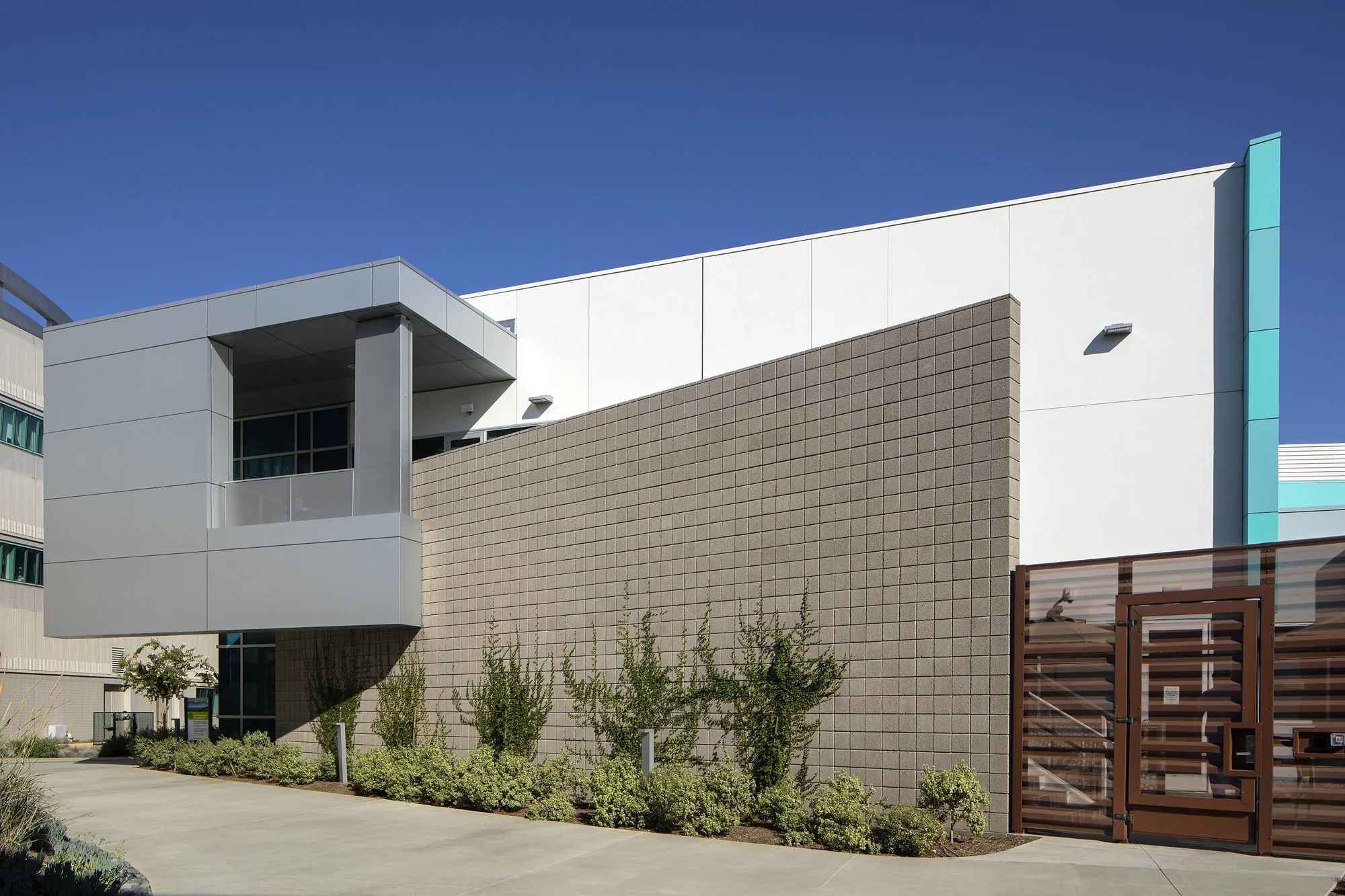 Kaiser Baldwin Park MOB_Exterior_Building Side 2.jpg