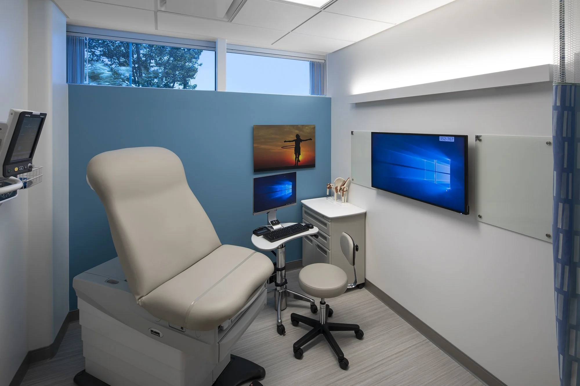 Kaiser Baldwin Park MOB_Interior_Patients Room.jpg