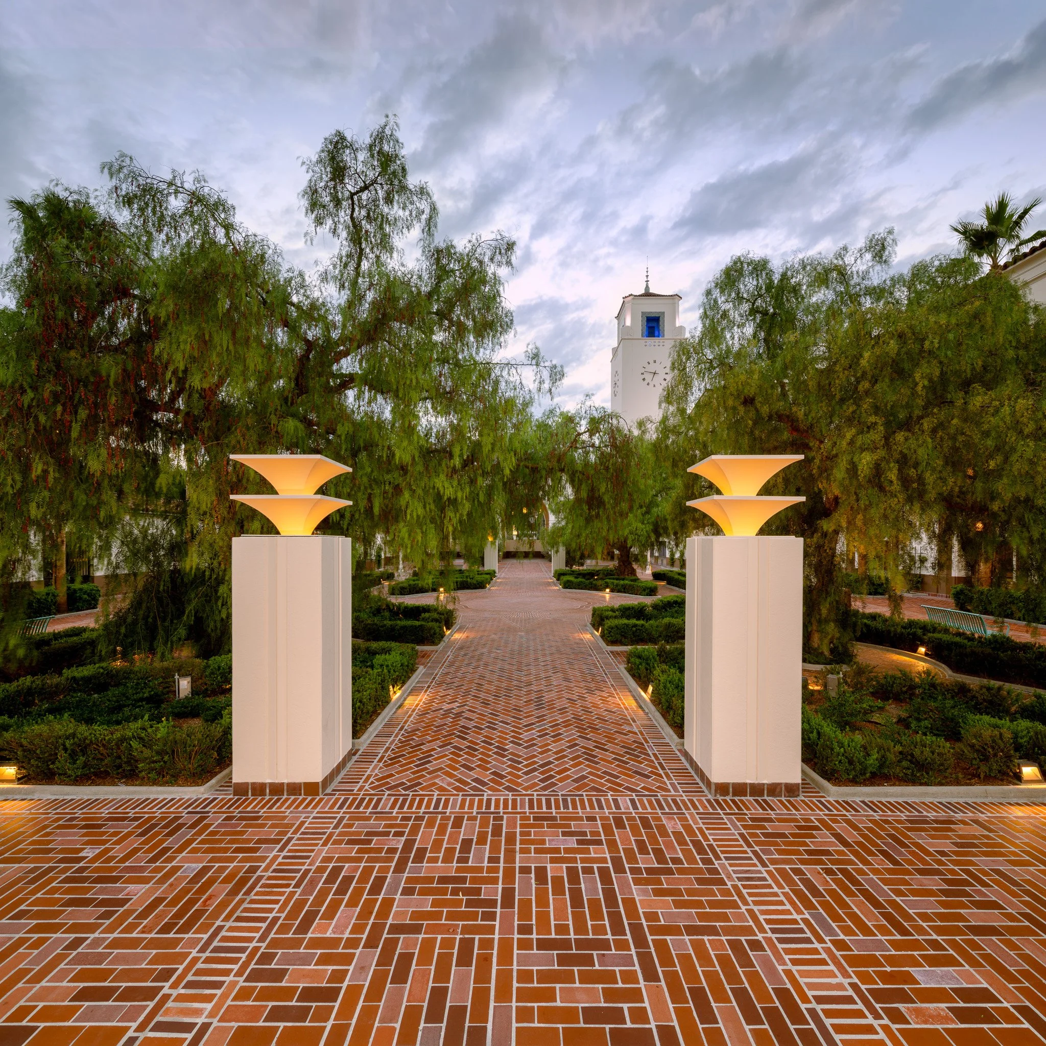 LAUS_South Patio_Exterior_Lights_Square.jpg