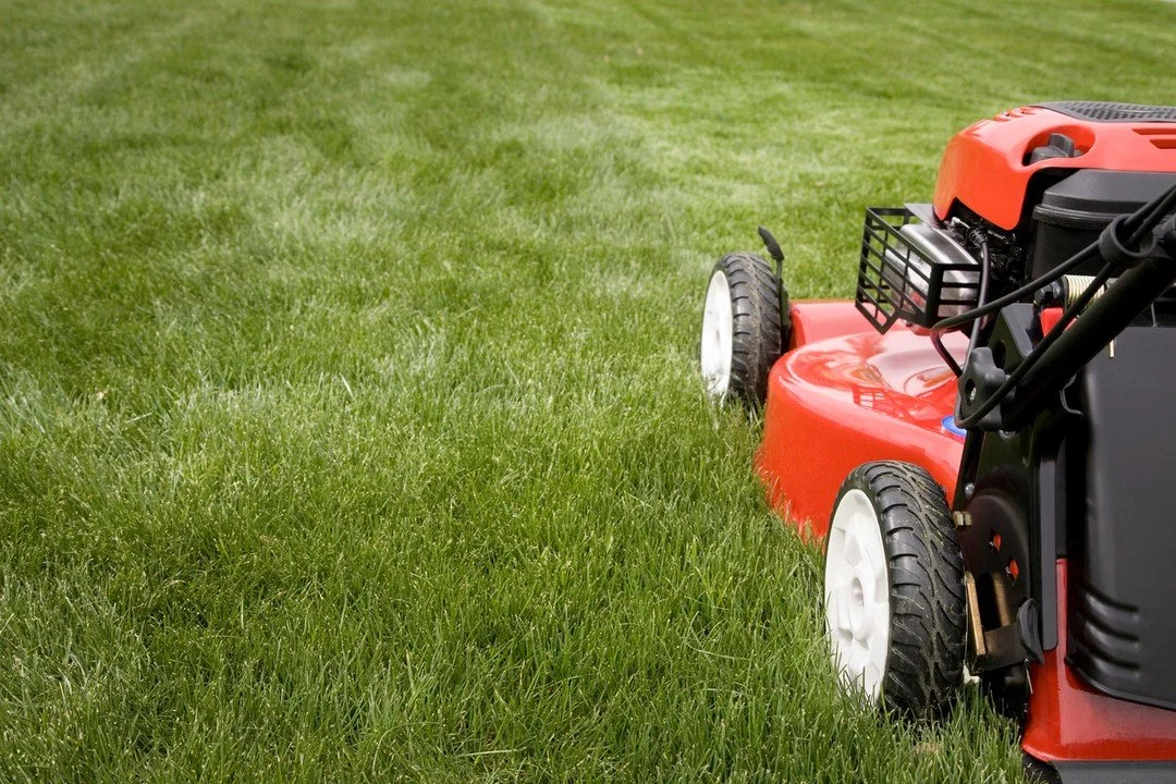 Did you know we now offer residential lawn cutting services? 🌱
There&rsquo;s still time to book your spot today!

#LocalYXE #Mowing #SpringSavings