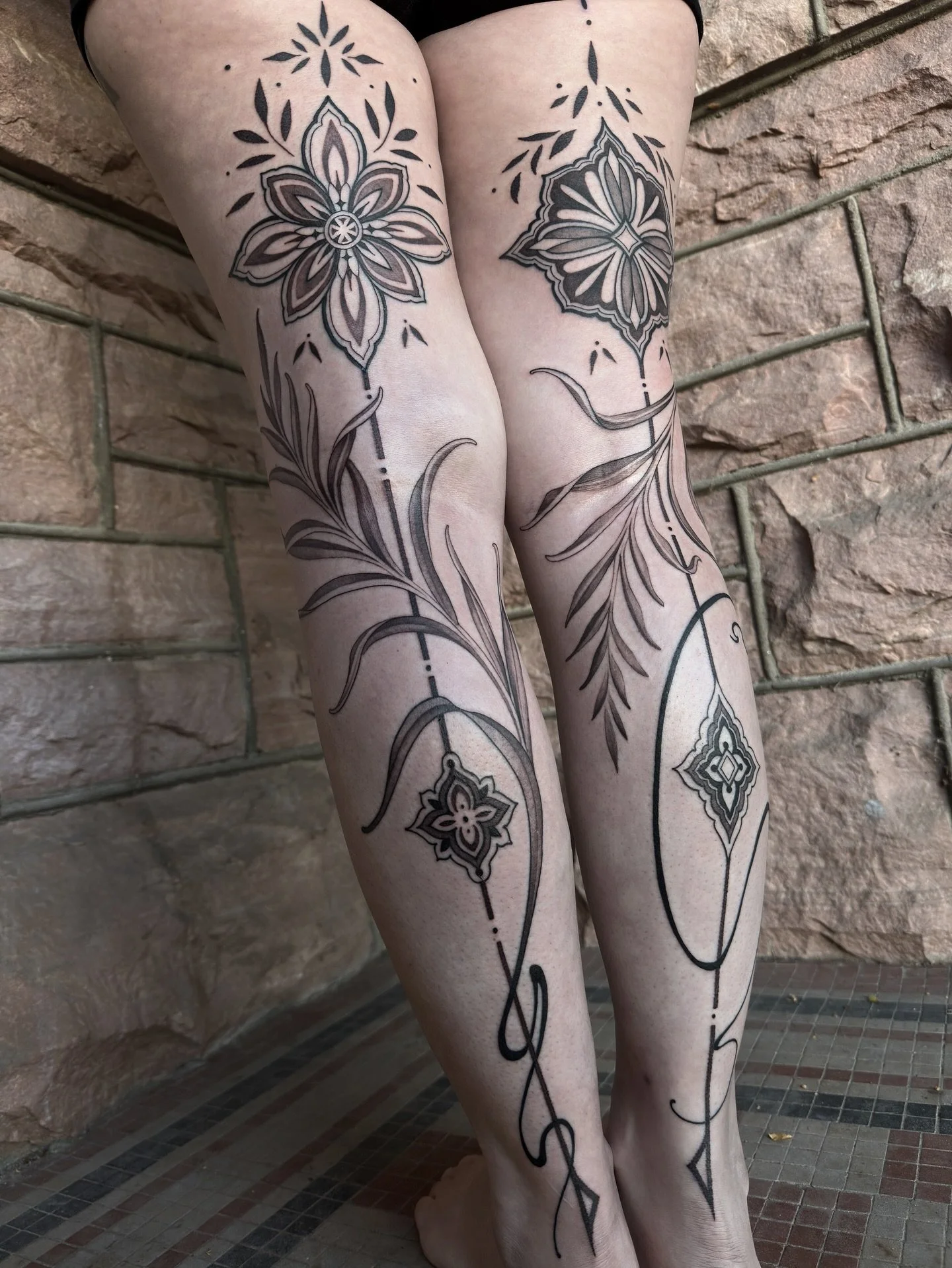 deeply grateful for angie&rsquo;s trust on these, absolutely elated with how these flow-based ornament fleur&rsquo;s evolved to be ! thank you for traveling to see me, for sitting like an absoute legend and believing in my work. it was such a pleasur