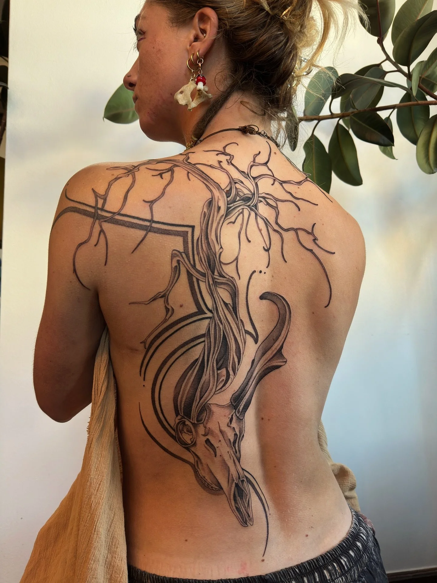 an ode to the desert for charlotte&rsquo;s first tattoo. a pronghorn skull with twisted dead juniper; such potent imagery and so grateful to be chosen for this one. thank you for traveling in, dear heart. two days back to back, i have the toughest cl