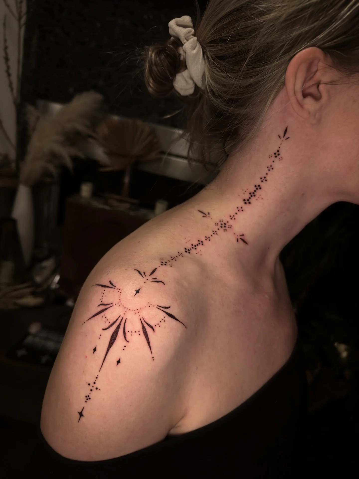 energetic spirit epaulets for jasara. ⋆˚𖥔 ݁ ˖𓂃. ݁˖
.
@solhawk 
.
.
.
.
.
#ornament #ornamentaltattoo #shouldertattoo #epaulets #pointornament #pointornamenttattoo #adornment