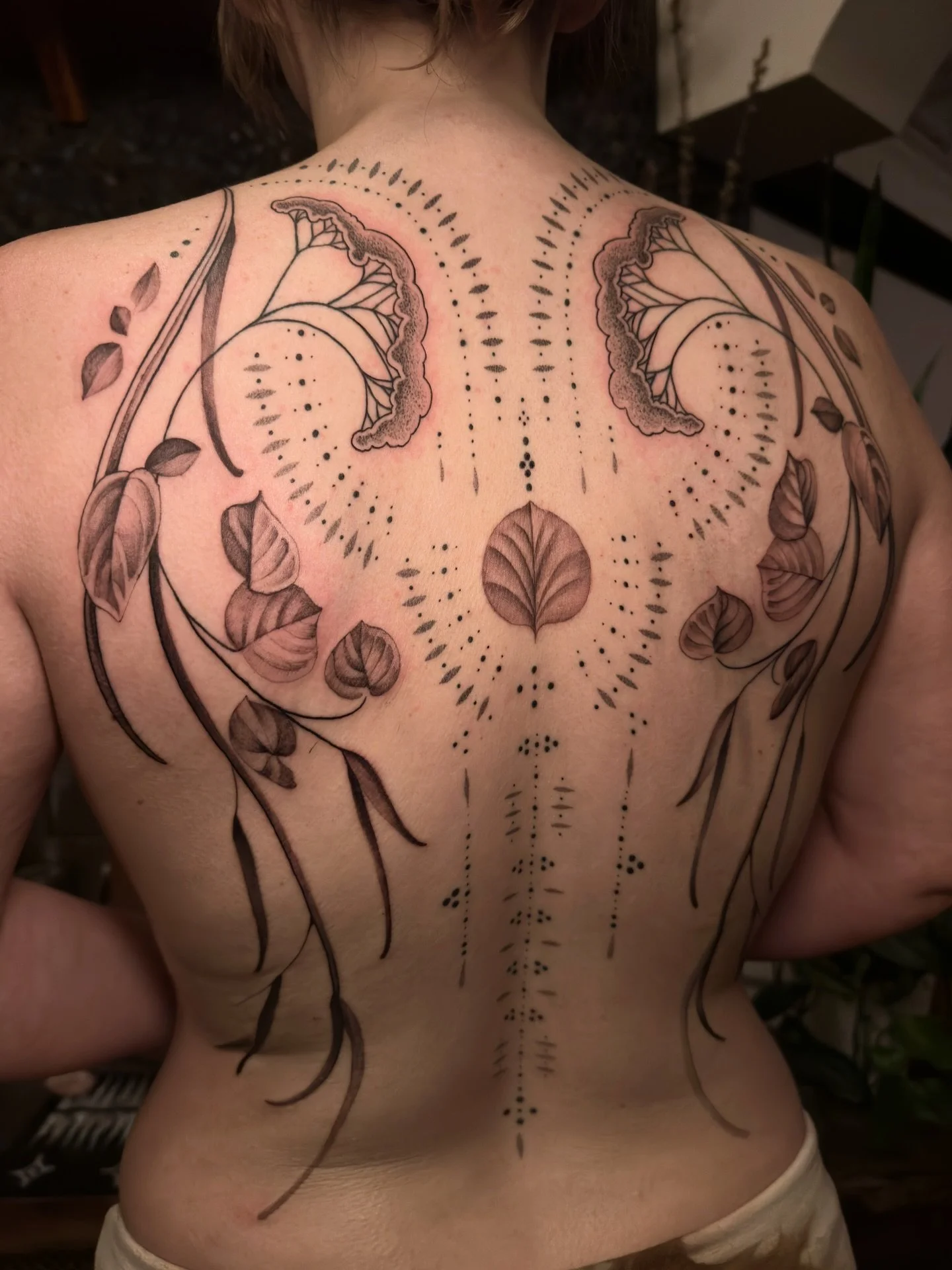 Weaving aspen&rsquo;s, yarrow, and grass leaf pea to represent sovereignty ; honoring the flora of the many lands she has called home. So grateful to be the one to bring this vision to life for you, Marissa. You are such a light ! Thank you, thank yo