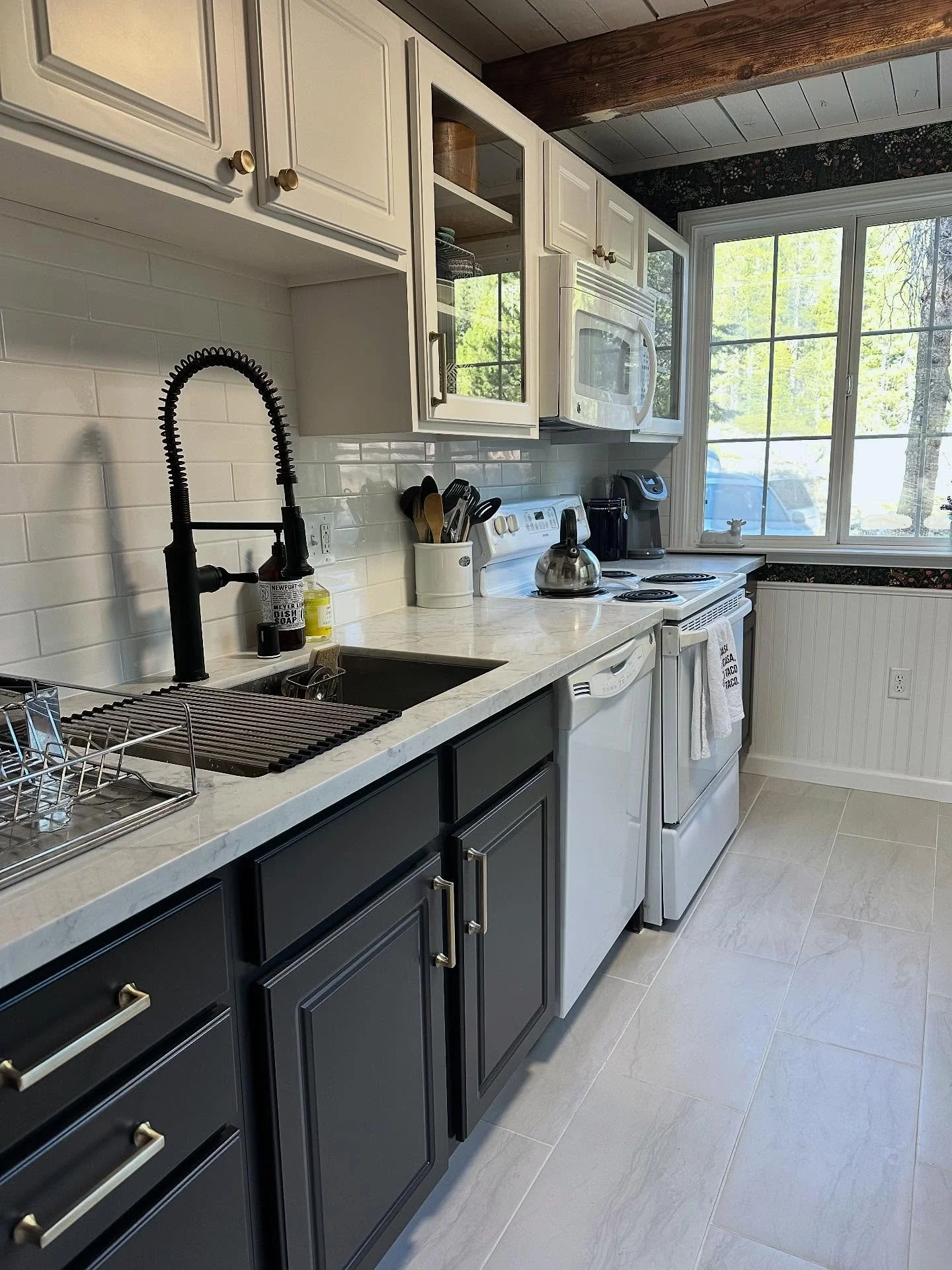 Remodeled cabin kitchen in 2 weeks! ➡️ Swipe for before pics. We focused on adding character to the space while using Airbnb guest-friendly materials. 
.
.
.
#kitchencabinetrefinishing #bayarearemodel