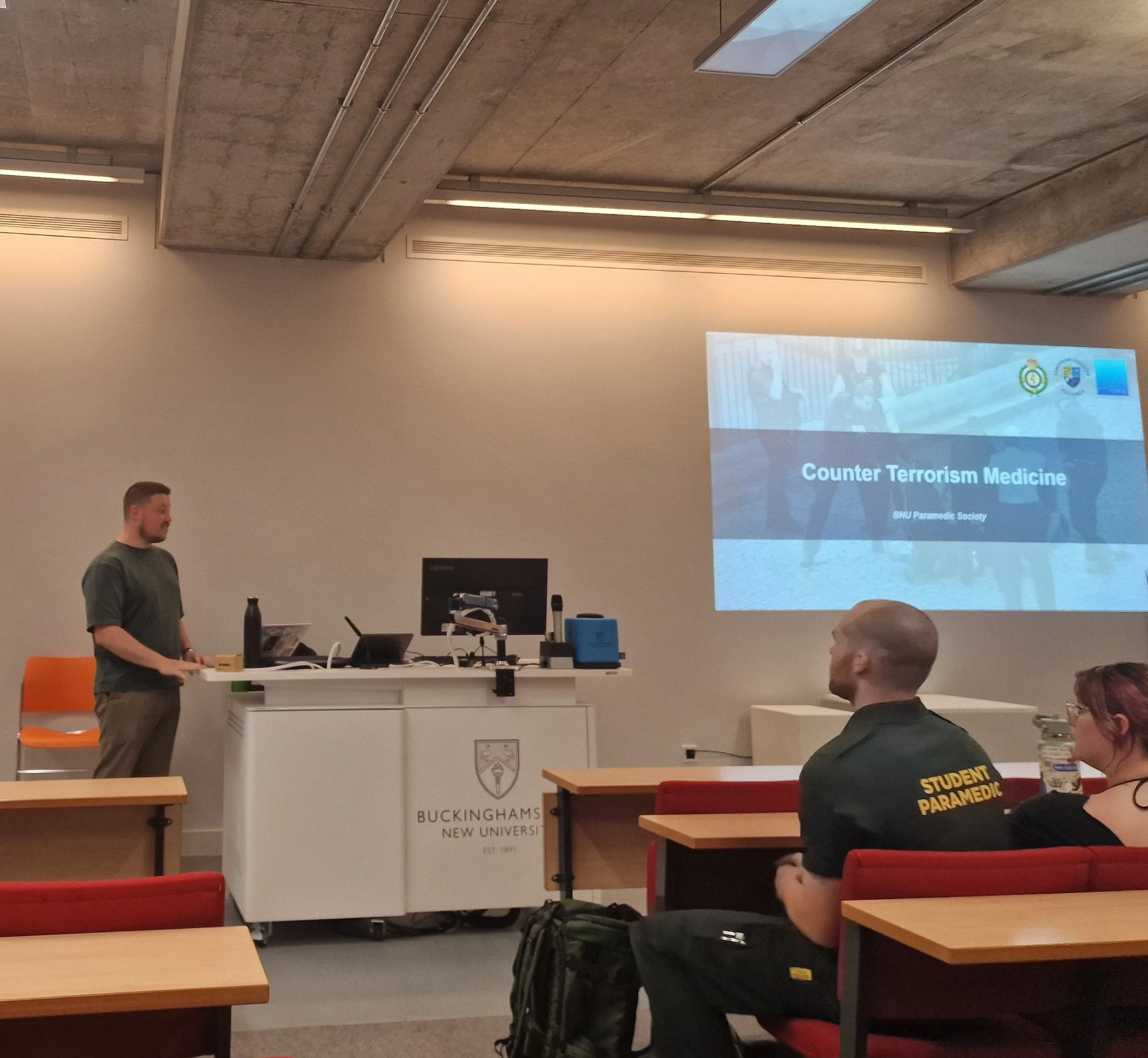Alex Grant delivers session on high-threat operational medicine to students at the Buckinghamshire New University Paramedicine Society