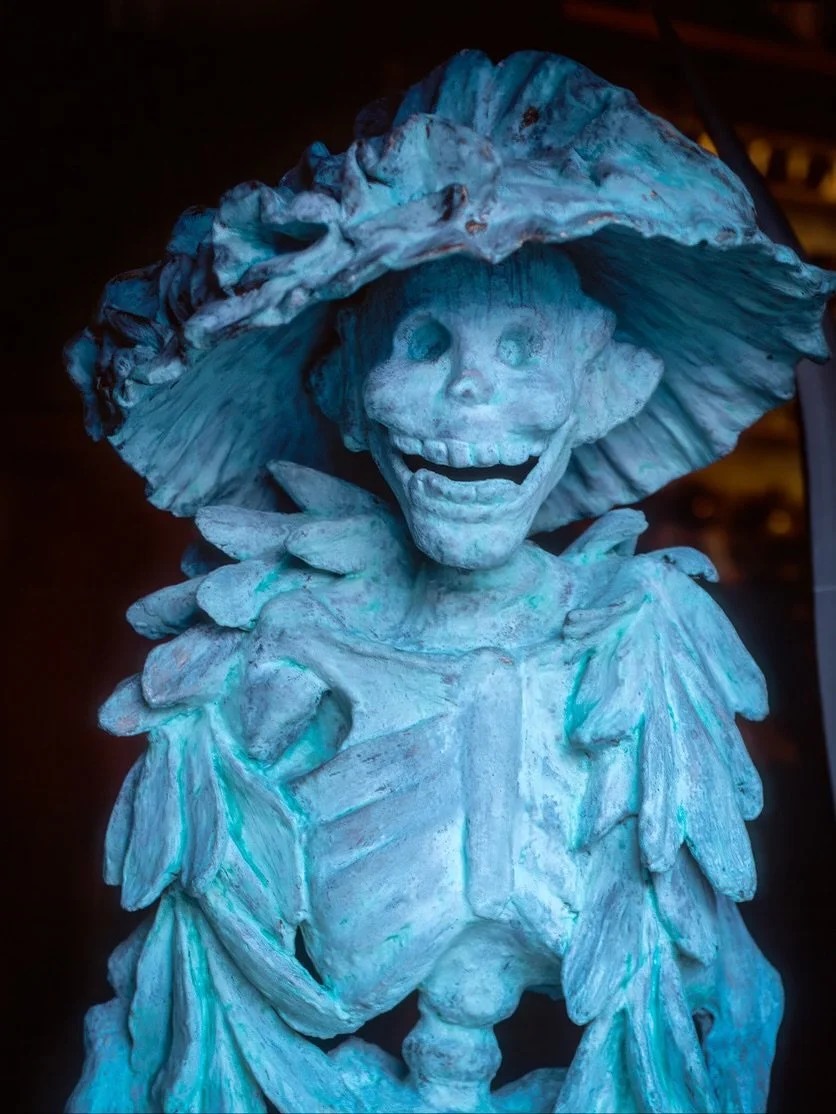 Feliz D&iacute;a de los Muertos! 💀🌼
.
How do you feel about death?  Afraid, uneasy, curious?

In Mexico, it&rsquo;s seen as a natural part of life, honored with both grief and joy. D&iacute;a de los Muertos is a time to remember loved ones with alt