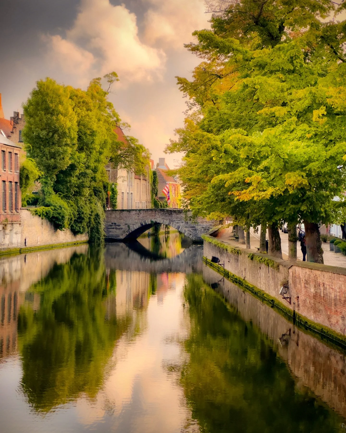 Dreaming in Bruges.
.
A dreamy stillness happens in the early morning hours in Bruges&hellip;when the kids are riding bikes to school, the local shopkeepers start to open the shops, and the tourists are still sleeping. Oh, did I mention there are ove