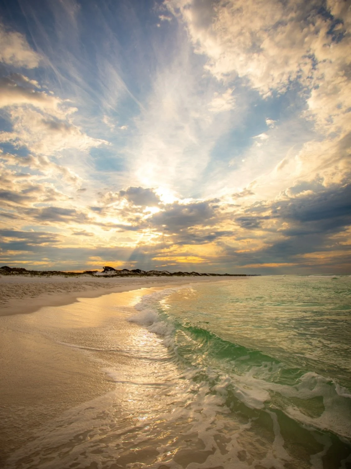 Heaven on Earth.
.
Just a little Monday Moment of Zen for you all&hellip;
.
#floridabeaches #floridasunrise #emeraldcoast #fineartphotographer #serenityforyourspace