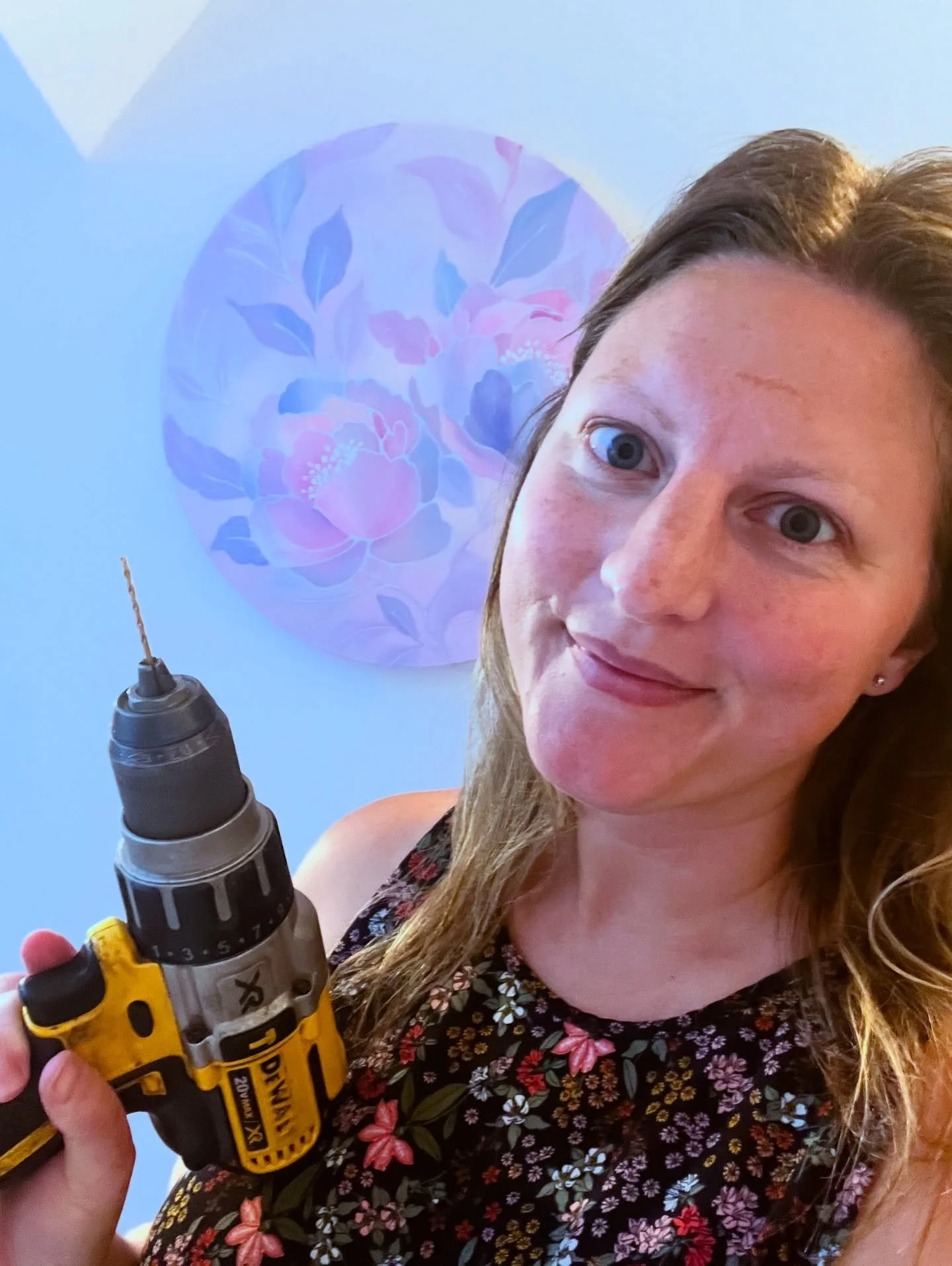 When you rob your husband&rsquo;s tools to wire and hang your artwork&hellip; 😬
Thank you, James &mdash; you&rsquo;re the real MVP.
Maybe Santa will bring me my own set of power tools this Christmas. 😘

Also, shoutout to James and his snowboard com