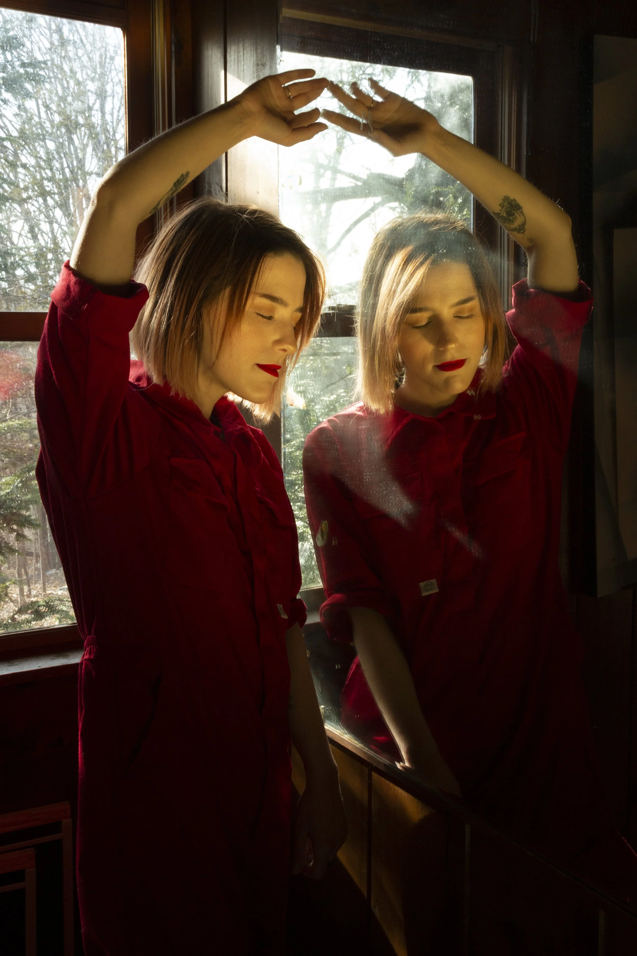 23_Kailey_Fellows_Photography_Romana_Mirror.jpg