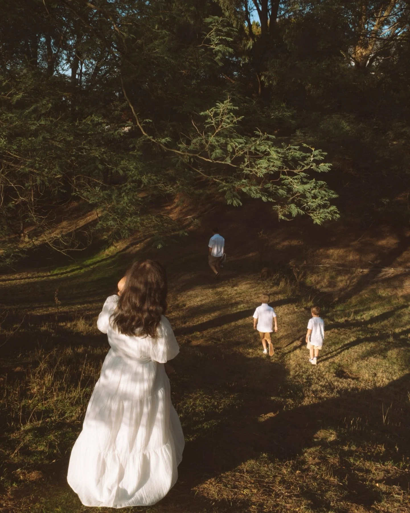 I had such a gorgeous family session a little while back, meeting Luba and her beautiful boys! The boys provided all the energy, and despite their energy it was so relaxing to just wander around Luba&rsquo;s beautiful property and embrace the excitem