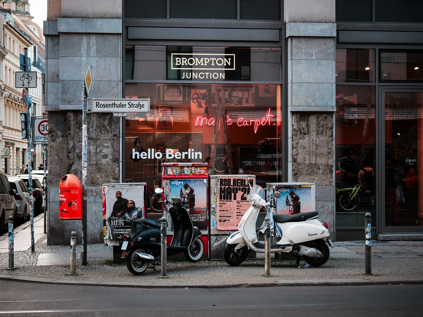 A beauty shot for the feed 

#berlinstreetphotography #urbanstreetphotography #streetphotographyinternational #travelstreetphotography #streetphotographygermany