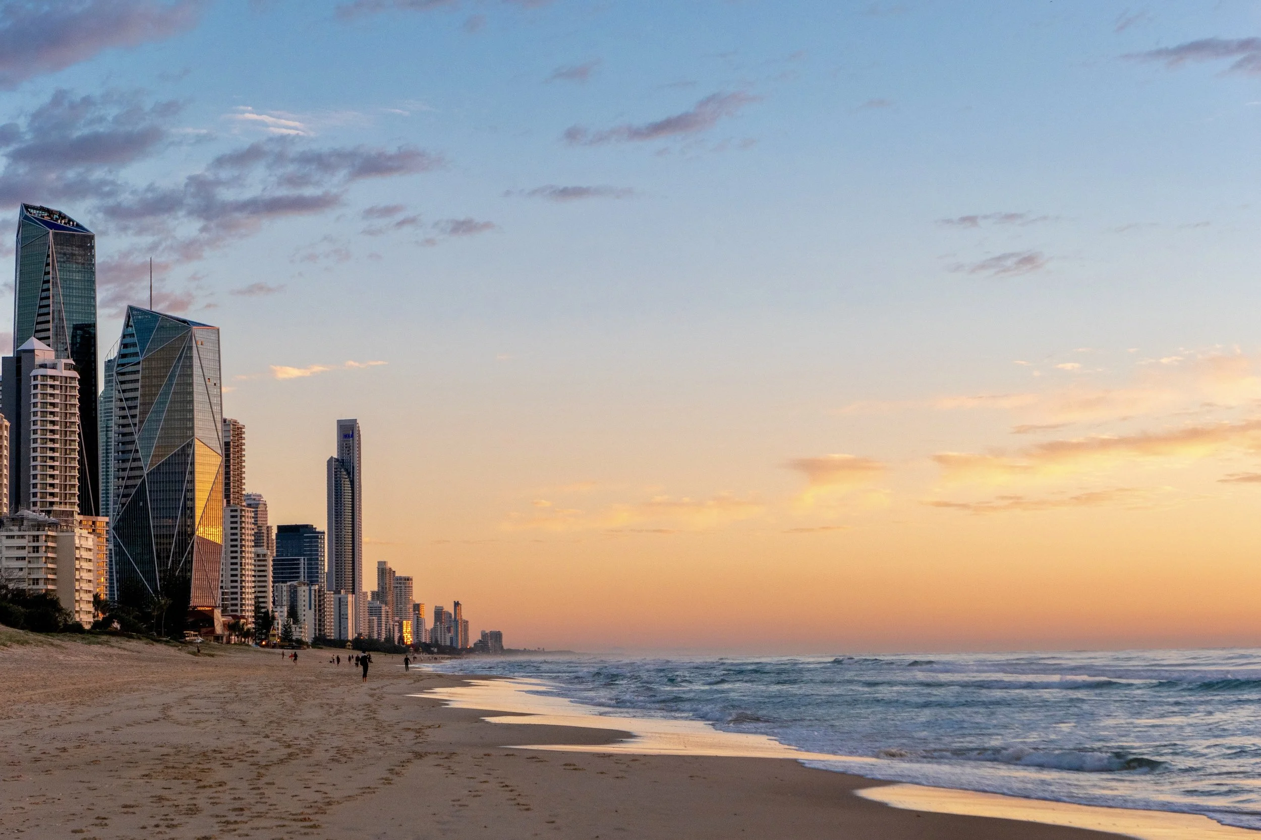 landscape-of-gold-coast-beach-at-sunrise-with-bui-2024-12-01-12-20-55-utc.jpg