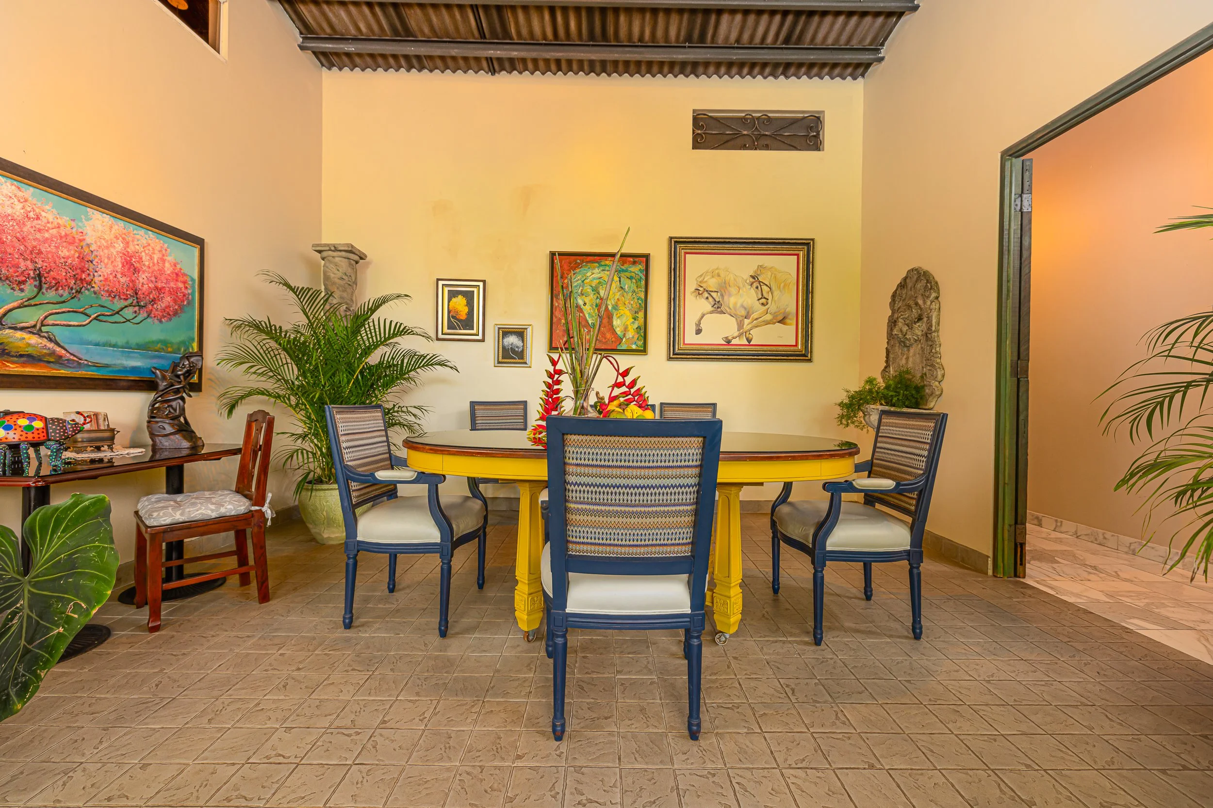 Comedor colonial en Hotel Madre Tierra, El Valle de Antón – hotel boutique Panamá