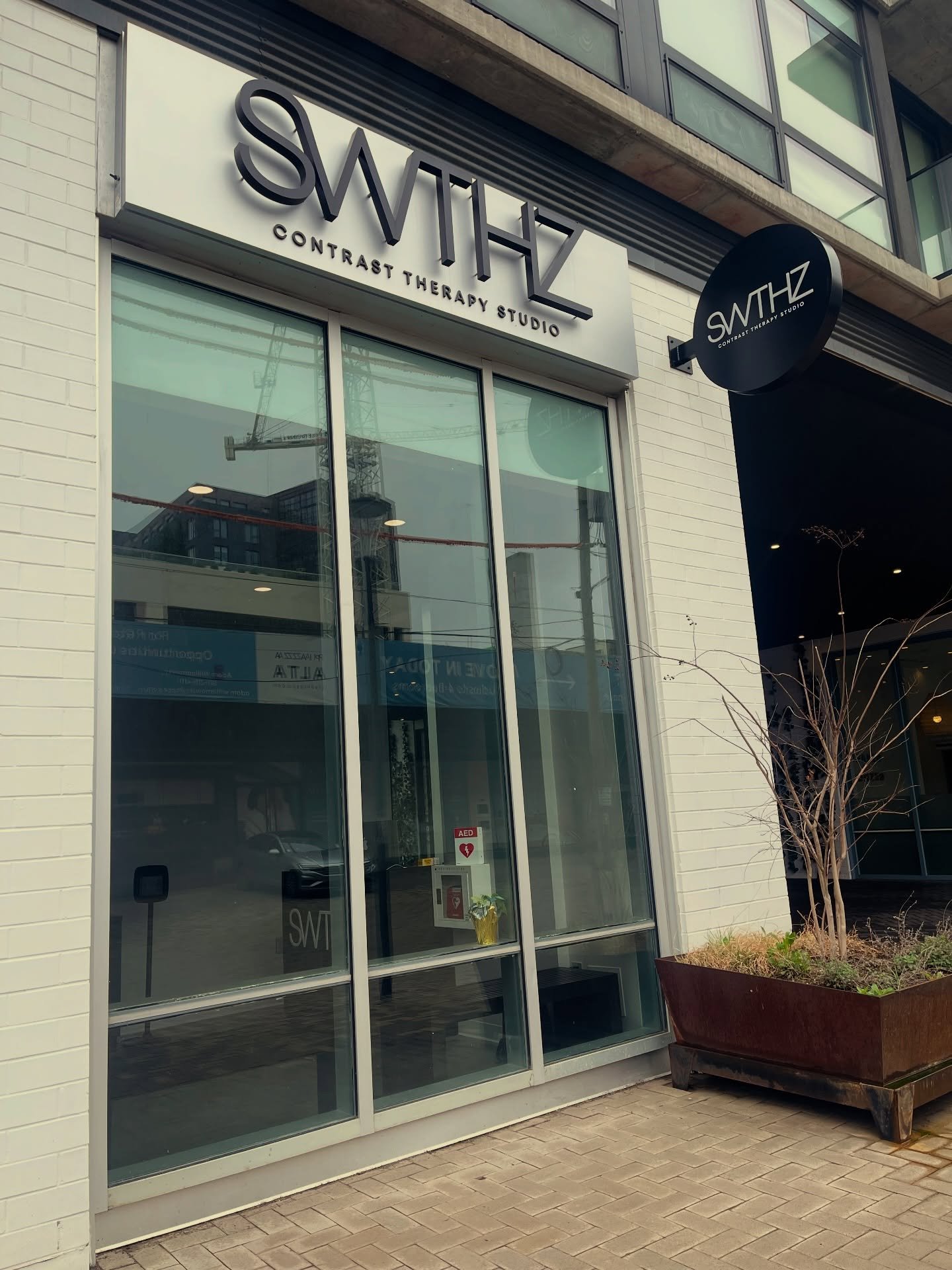 ✨This is your reminder: self-care is not a luxury, it&rsquo;s maintenance.

Spent time resetting @sweathouz and let me tell you&hellip; this is what intentional wellness feels like.

🧖🏽&zwj;♀️ Sauna
Release. Detox. Breathe deeper.
Heat therapy supp