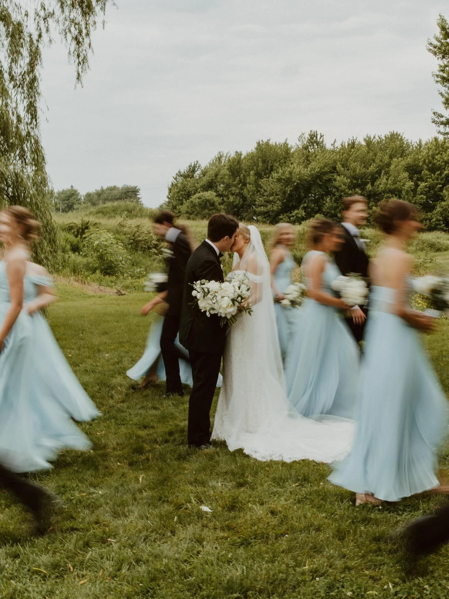 Shout out to this bridal party who carried dress trains, flowers, umbrellas and good vibes all day 🤍