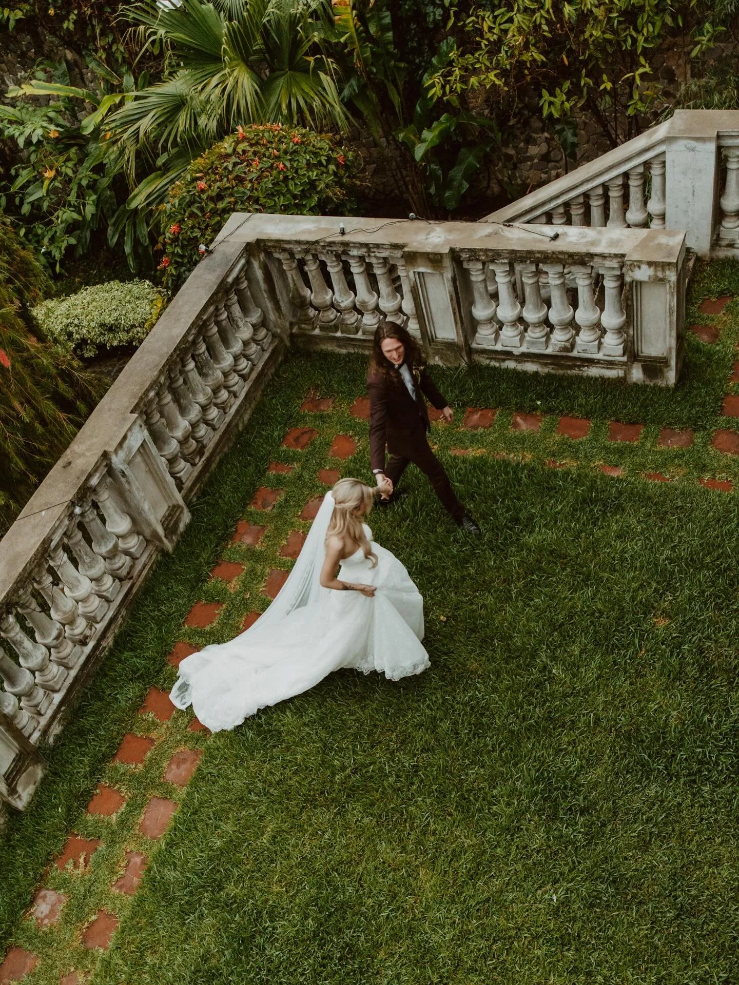 I said I would spam you all and I haven&rsquo;t done that yet so here&rsquo;s another little peek at our perfectly imperfect day ❤️

@jennagrahamphotos