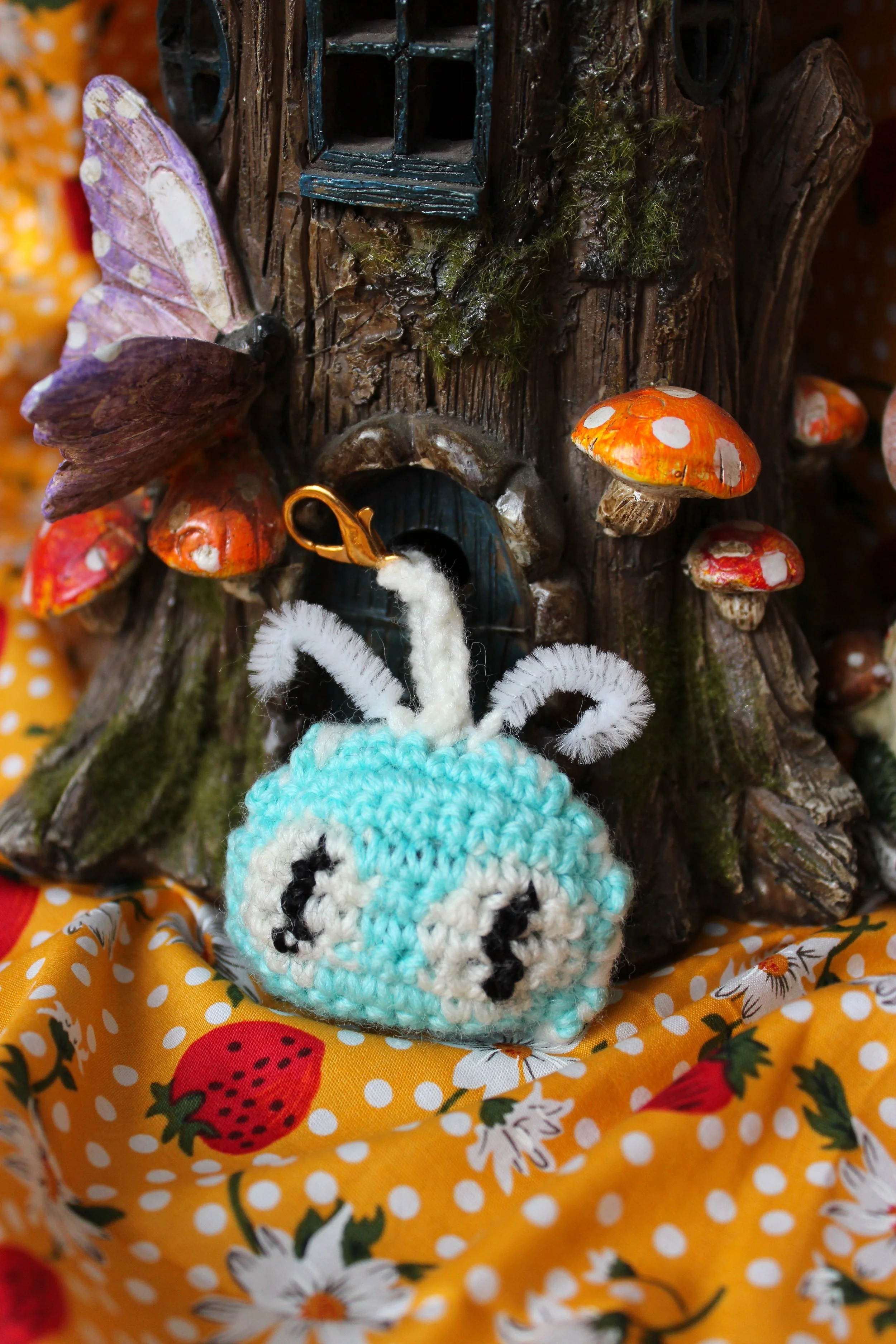 Bug friend blue charm