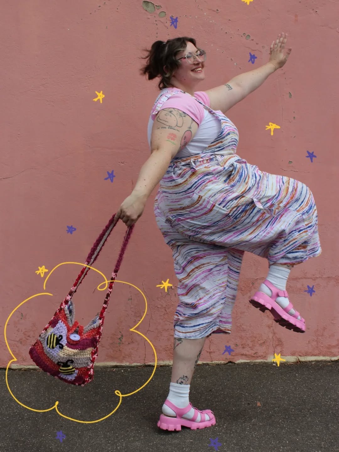 ☆ Hello there ☆
This is the bumblebee bag☆modelled by @cait_to_the_lyn ☆
I'm so happy with how this bag turned out, I was pretty unsure about the colour scheme and stripe/patch design ~ but I think it all came together in the end!!
Catch it on my sho