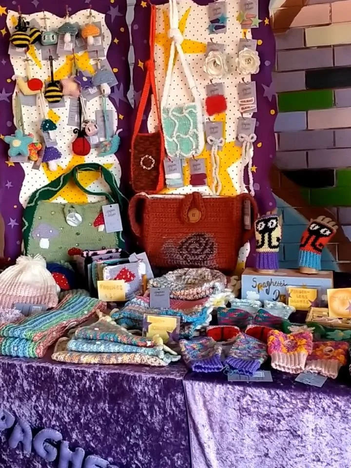 ︵‿୨ Hello there ୧‿︵
I had such a great time at the @coburg_makers_market ☆ it was my first market of the year and I had a blast seeing some amazing artists!!
This is also my new market display!! I'm still tweaking the details ~ but I'm really thrille