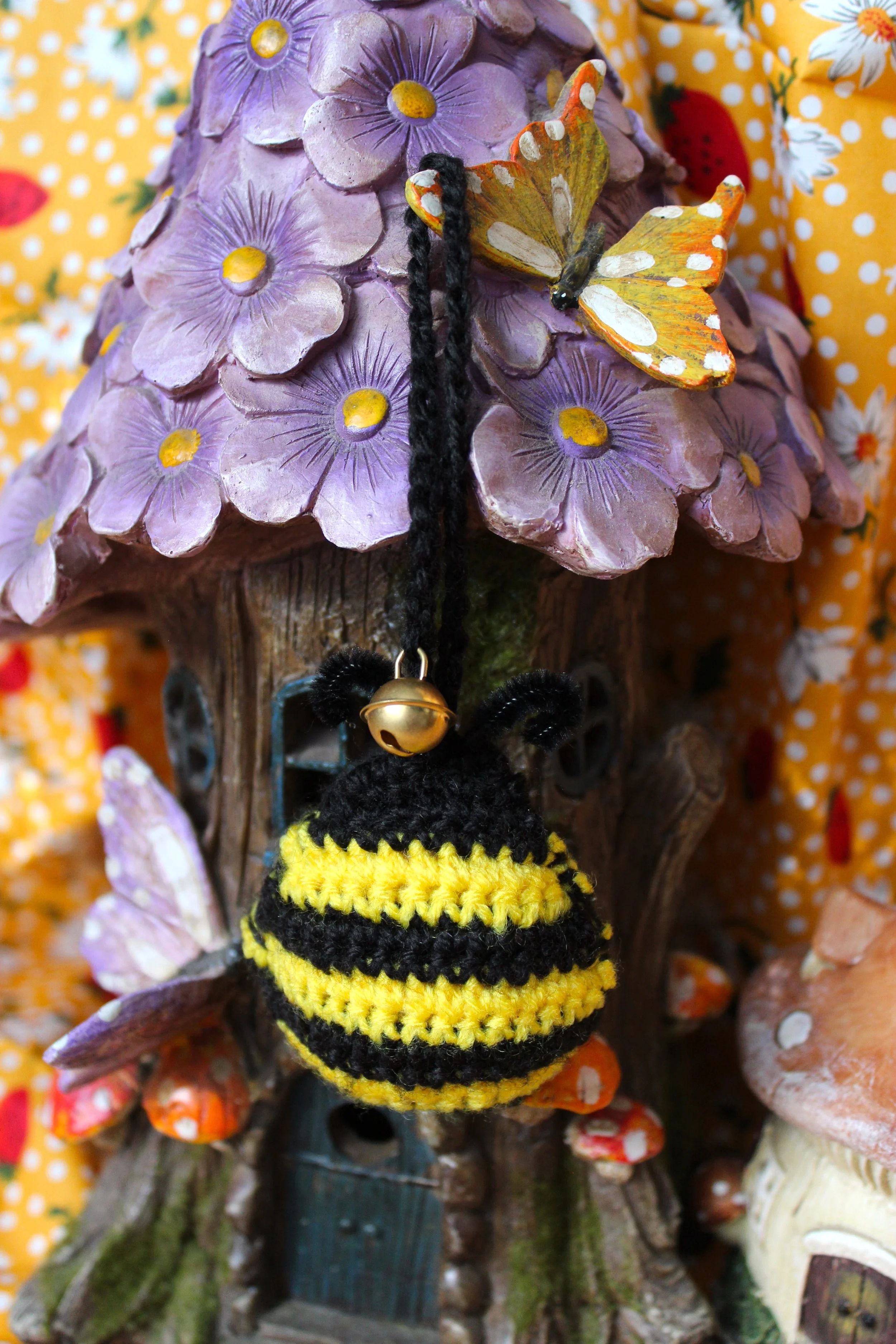 Bumblebee charm with bell