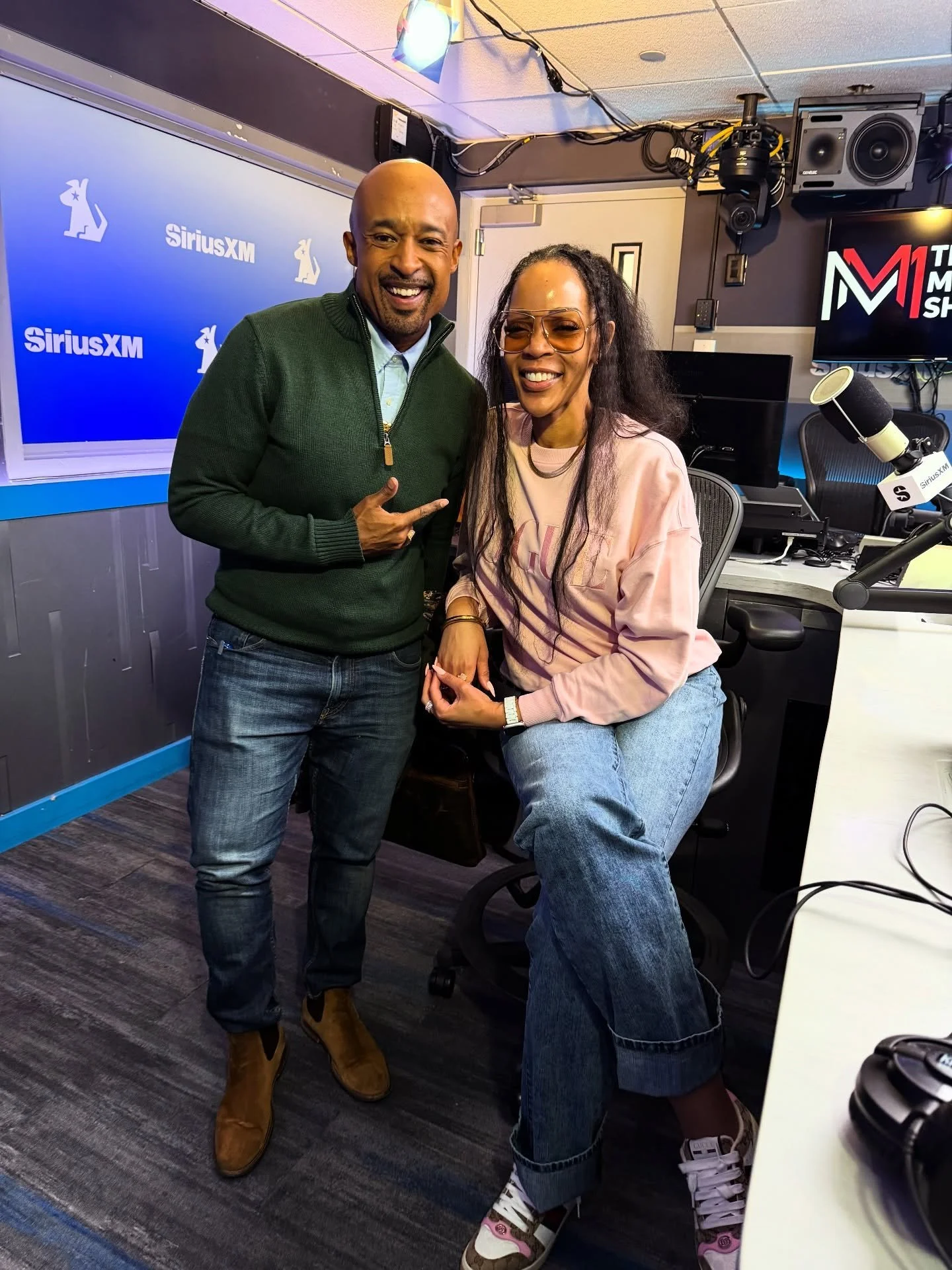 Holiday traffic in NYC tested my faith, my patience, and my ability to pivot 😮&zwj;💨

Last week, I was on my way to record my very first SiriusXM radio interview with my dear friend @iammikemuse for The Mike Muse Show.
I left Brooklyn early. Planne