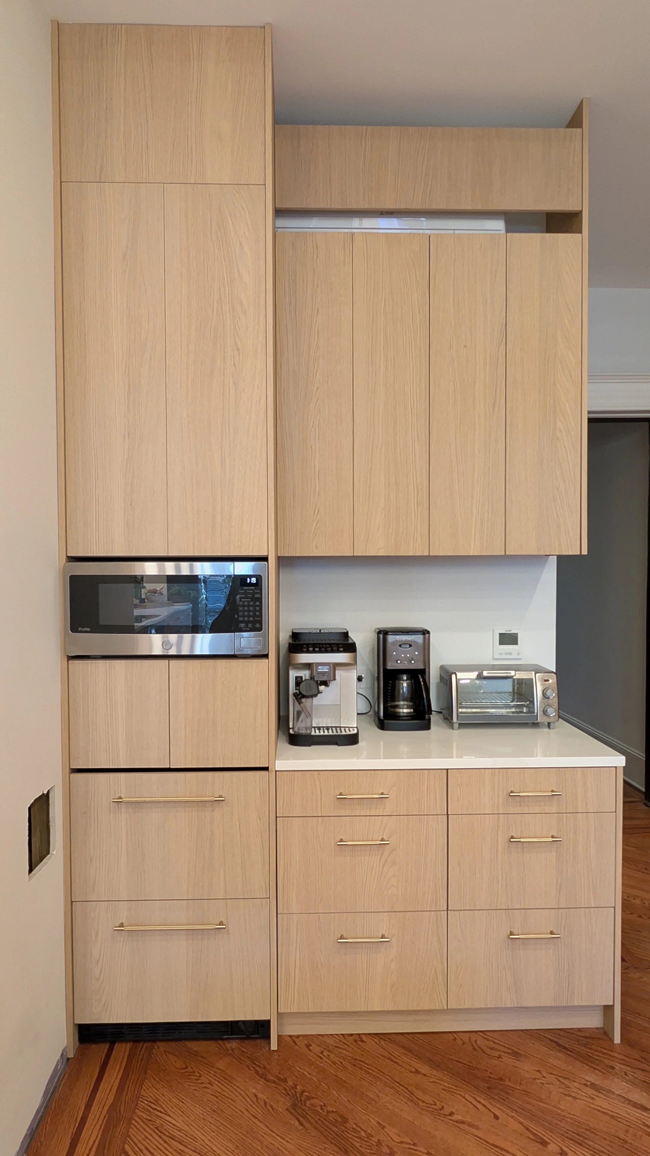 Full_Kitchen_Pantry_Bar_Oak_Shinnoki.jpg