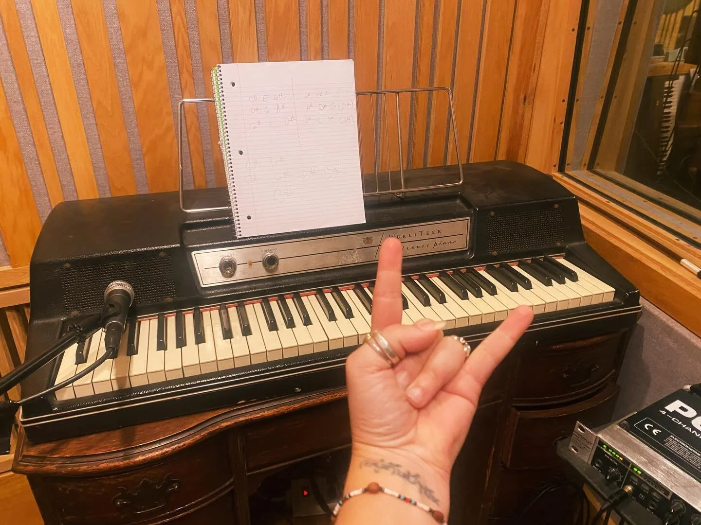 Recording my Wurly tonight for a fun cover, stay tuned for more soon!! #wurly #recordingstudiovibes #supportlocalmusicians #prettylittlesaturday #happyplace