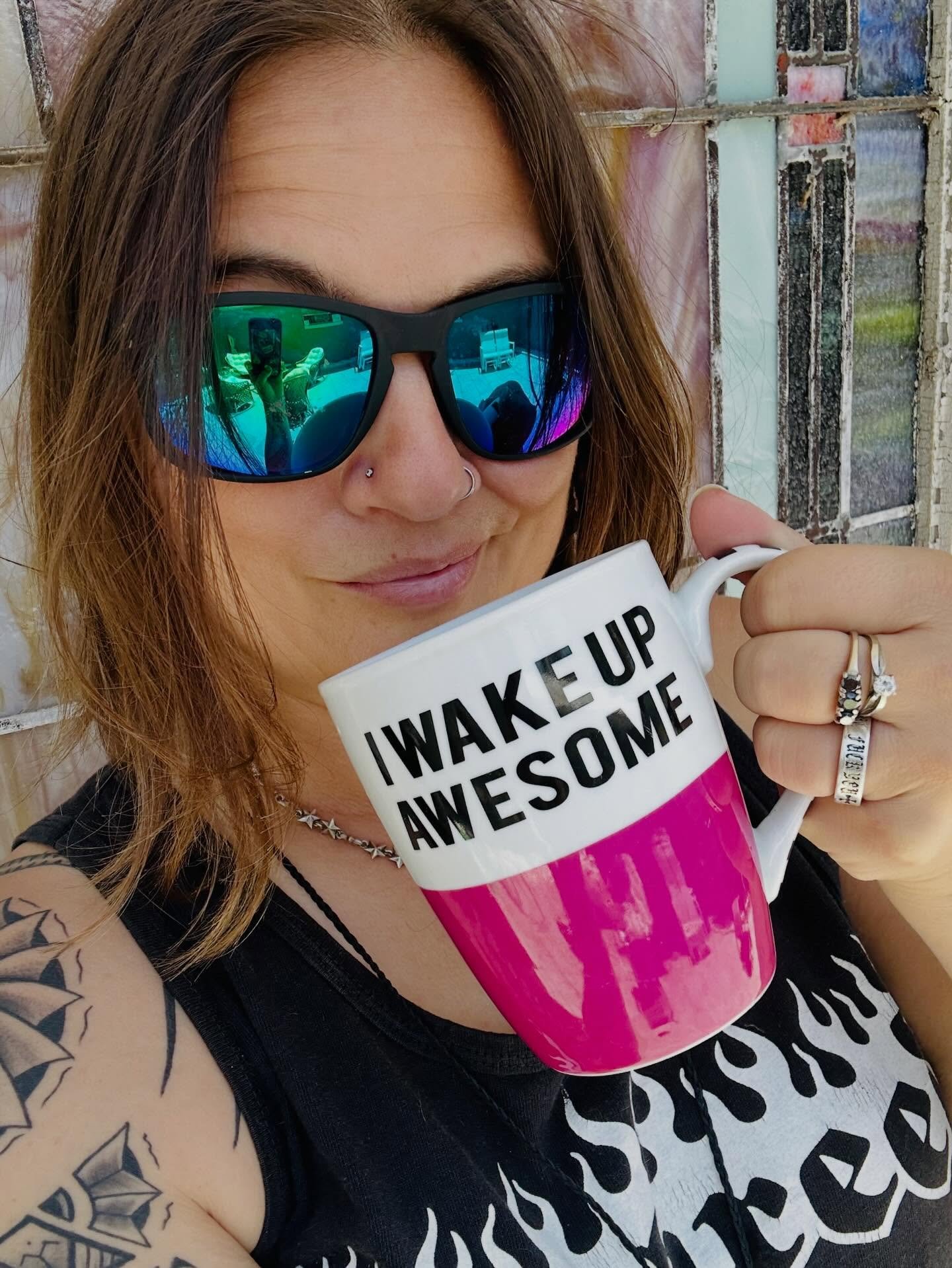 Happy Friday everybody, I hope it&rsquo;s as awesome as you are! 😉🤘🔥❤️ #happyfriday #prettylittlesaturday #posotivevibes
