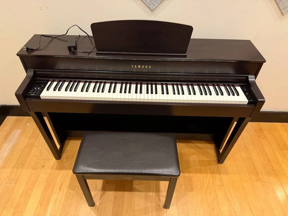 Yamaha CLP-635 Clavinova Digital Piano