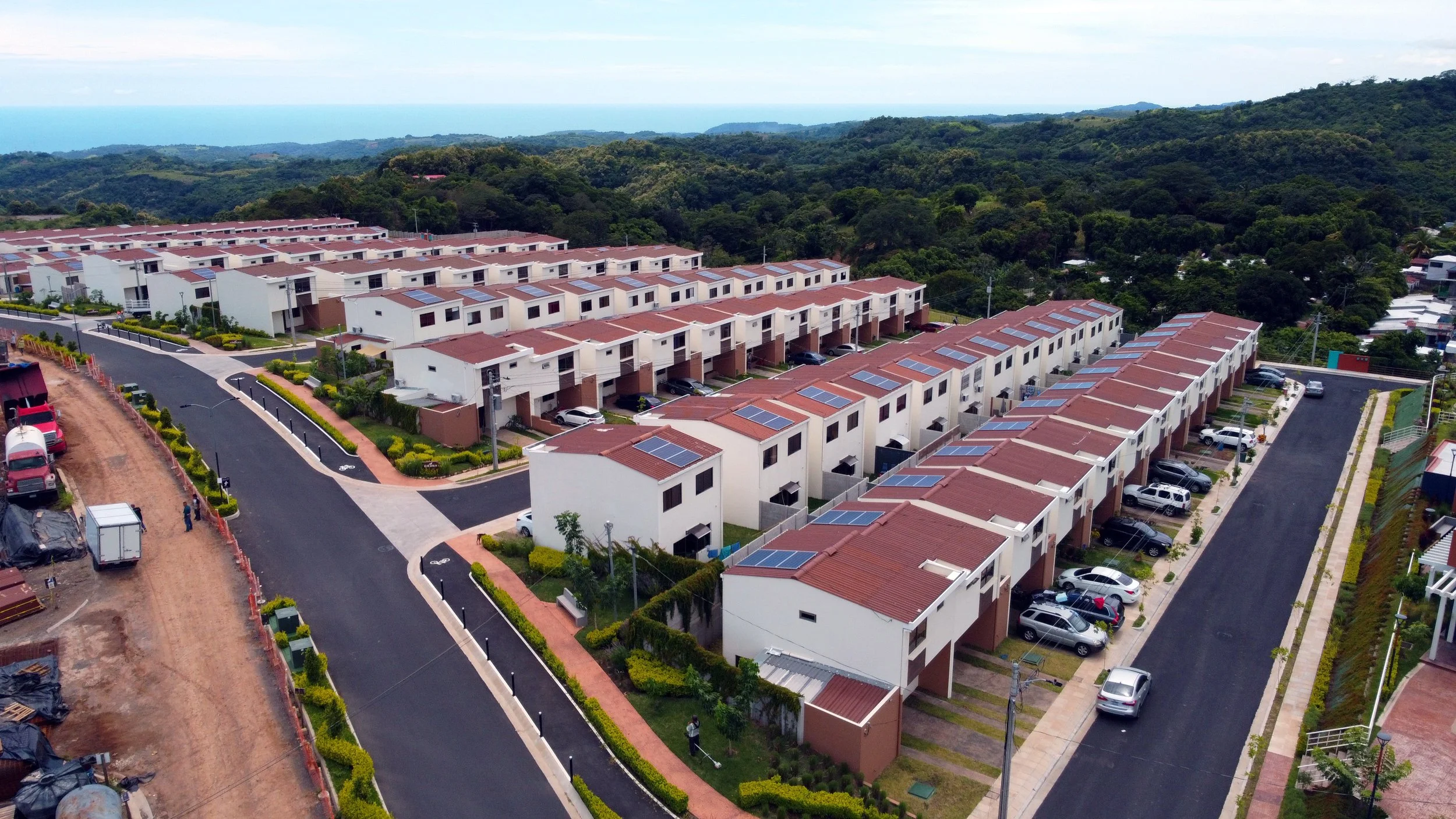 sistemas solares unifamiliares urbanizacion las pergolas vs.jpg